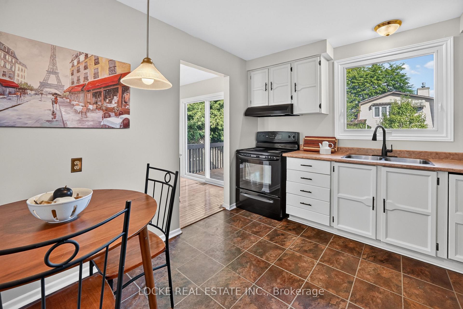 Photo 12 of 1161 Beaujolais Crescent, Ottawa, Convent Glen — HOMEH