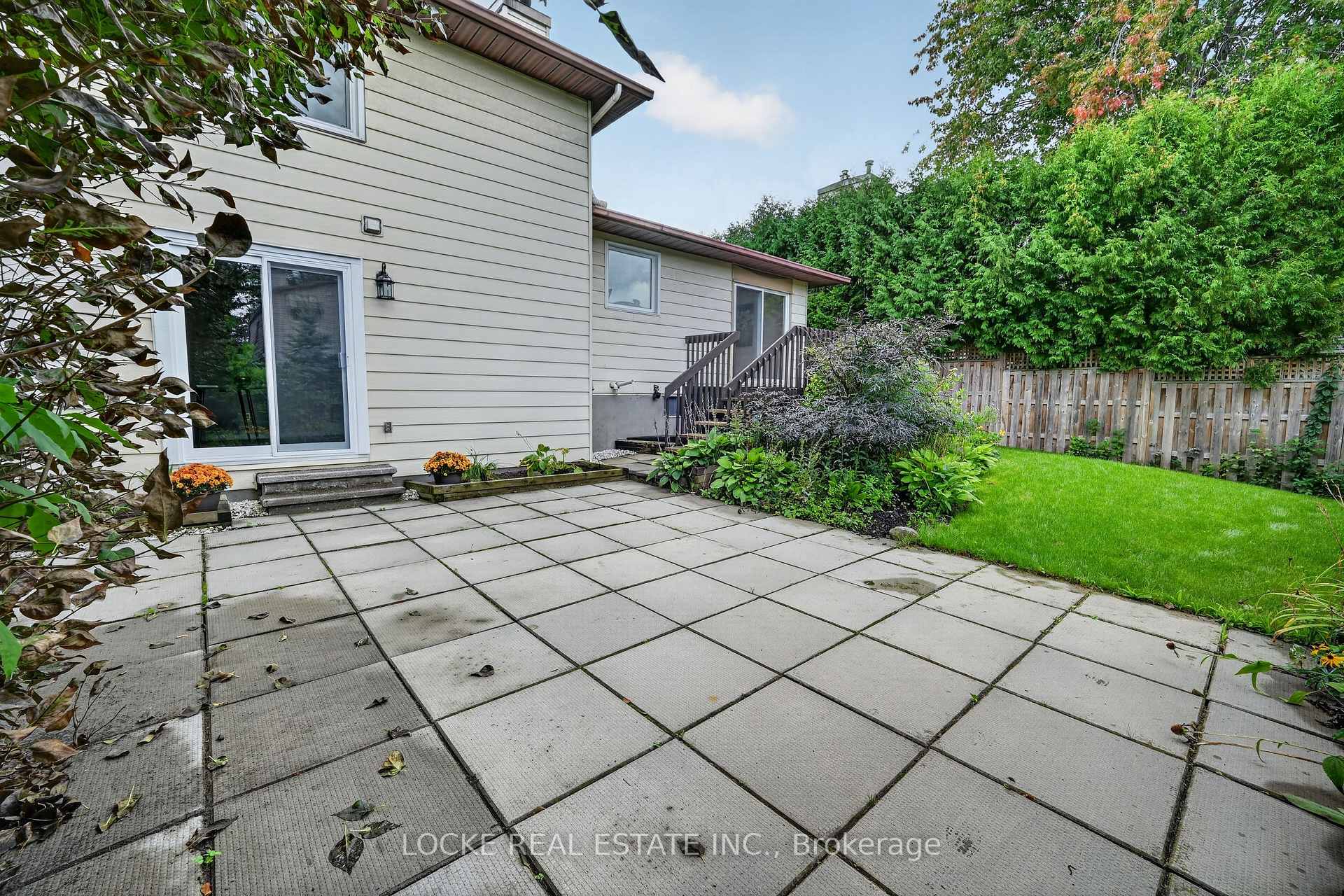 Photo 38 of 1161 Beaujolais Crescent, Ottawa, Convent Glen — HOMEH