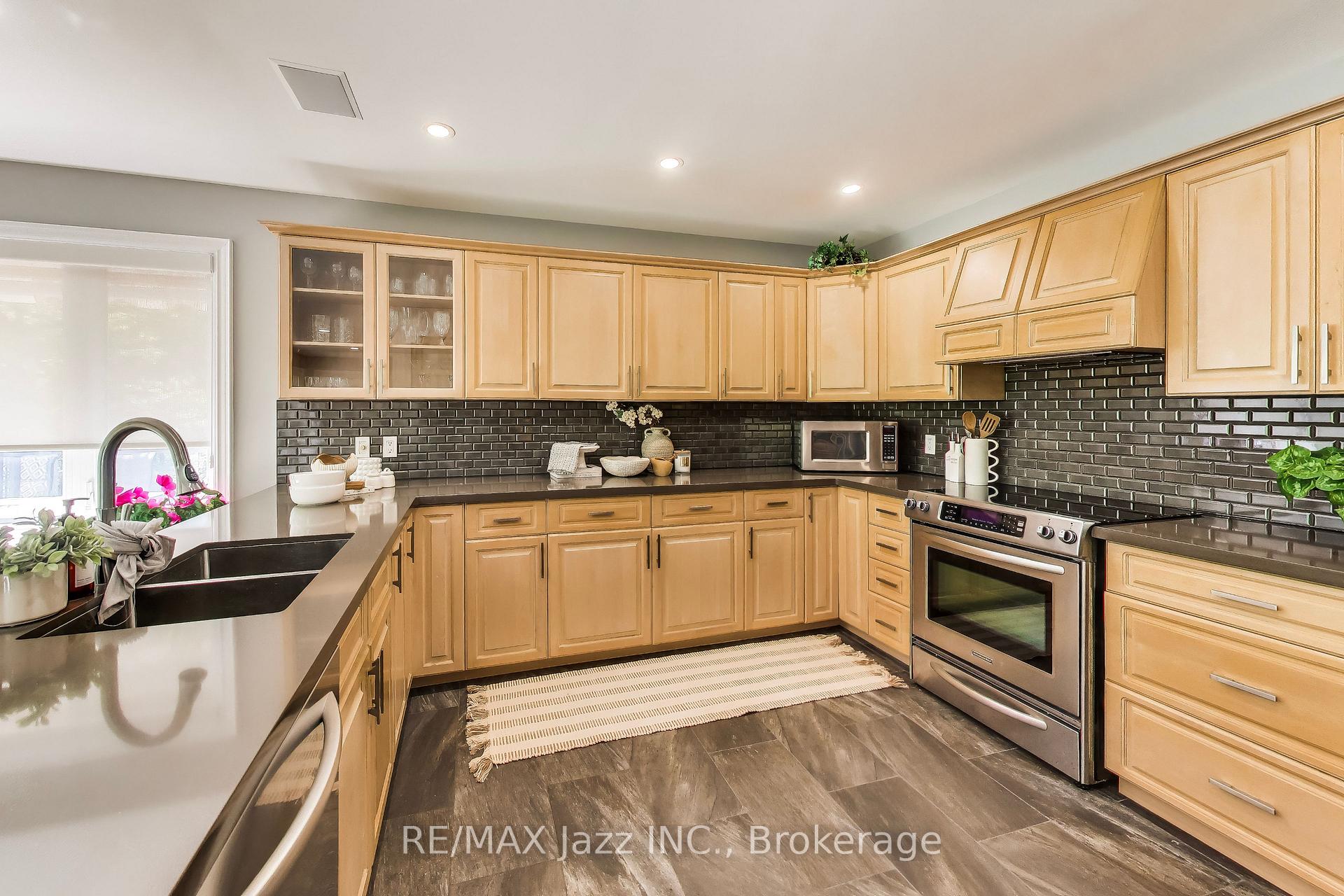 Photo 11 of 45 Windsor Valley Place, Clarington, Courtice — HOMEH