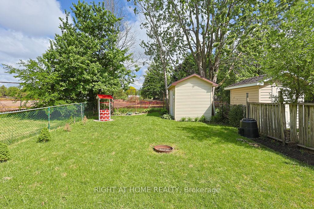 Photo 5 of 208 Admiral Drive, London, East I — HOMEH