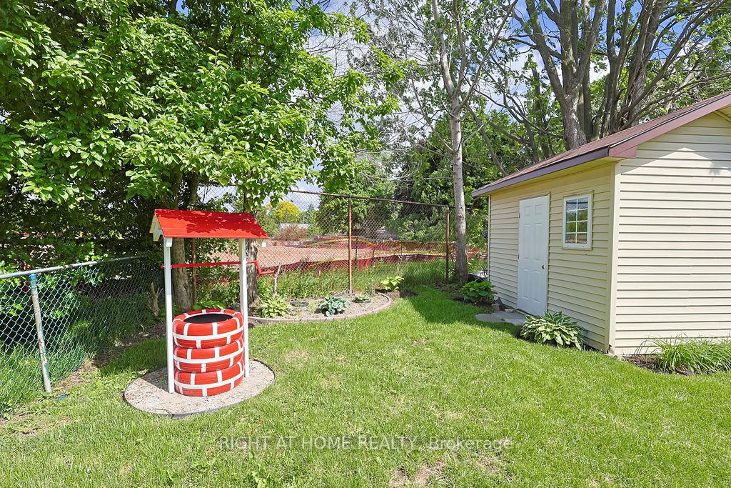 Photo 6 of 208 Admiral Drive, London, East I — HOMEH