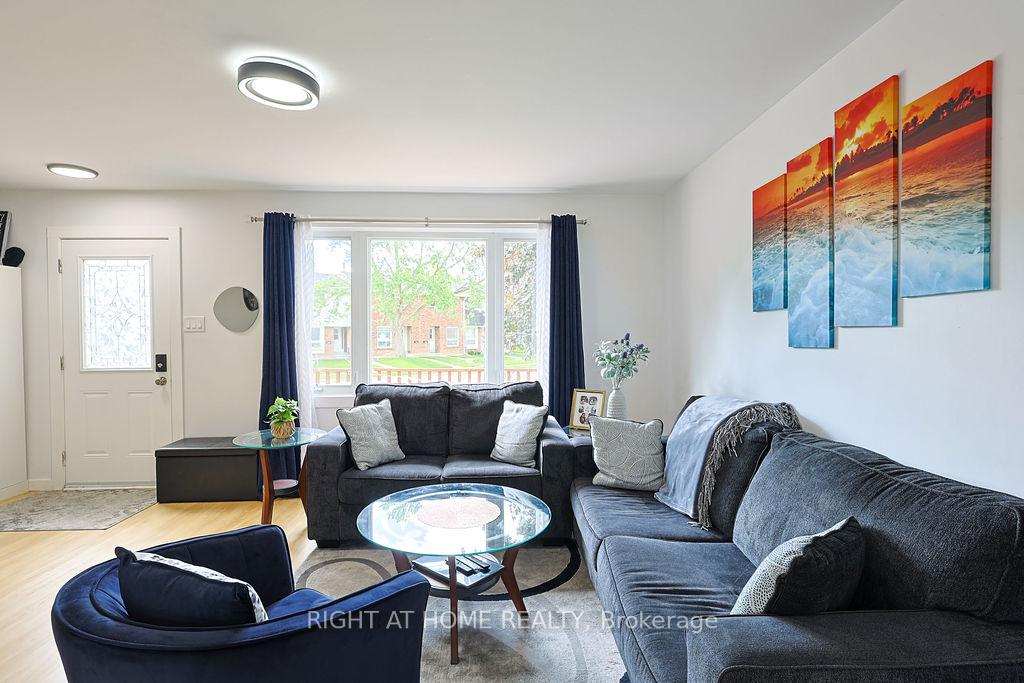 Photo 10 of 208 Admiral Drive, London, East I — HOMEH