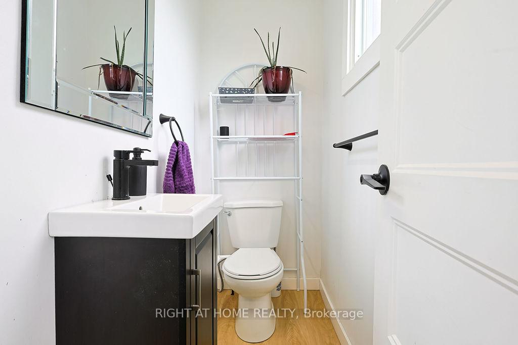 Photo 16 of 208 Admiral Drive, London, East I — HOMEH