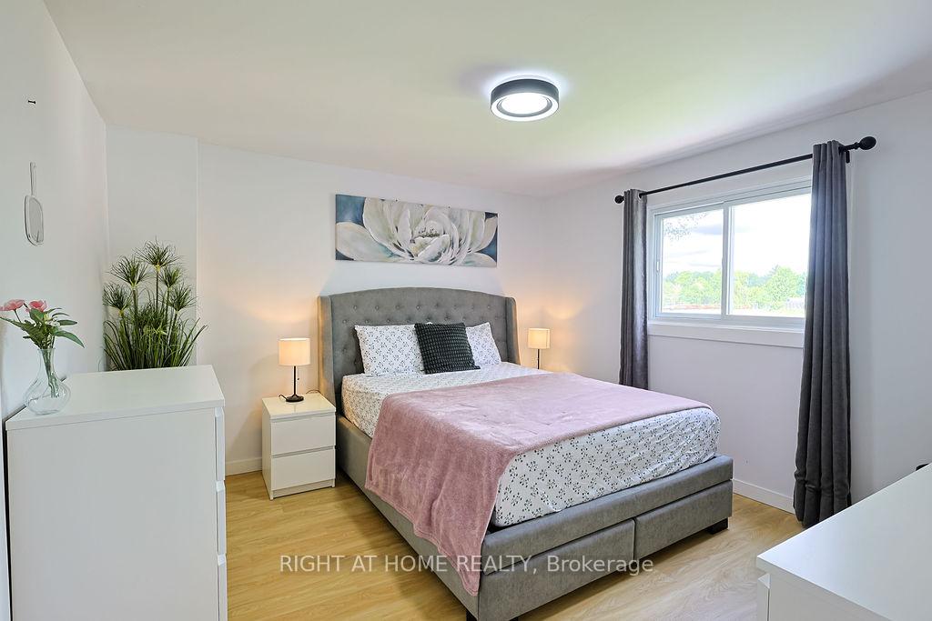 Photo 18 of 208 Admiral Drive, London, East I — HOMEH