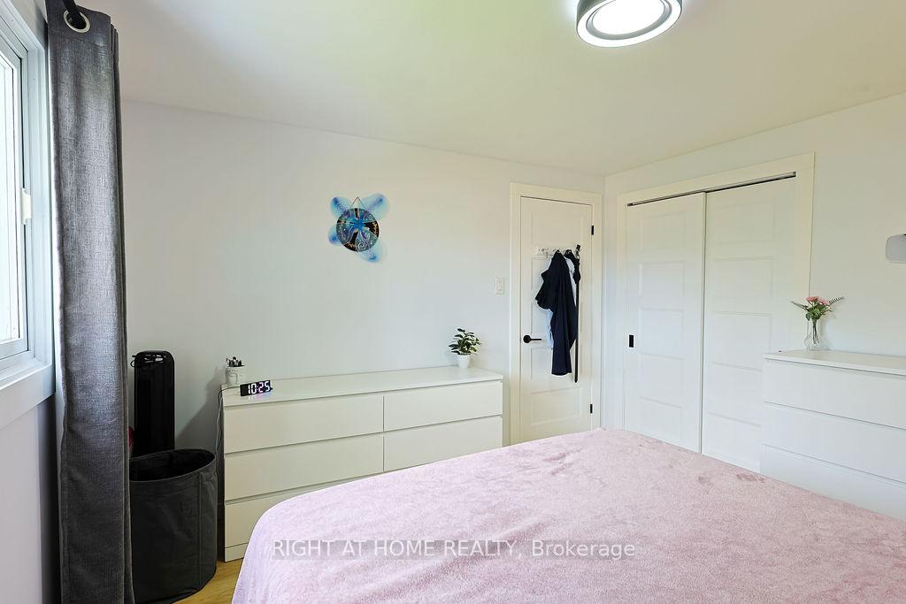 Photo 19 of 208 Admiral Drive, London, East I — HOMEH