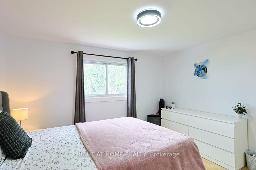 Photo 21 of 208 Admiral Drive, London, East I — HOMEH