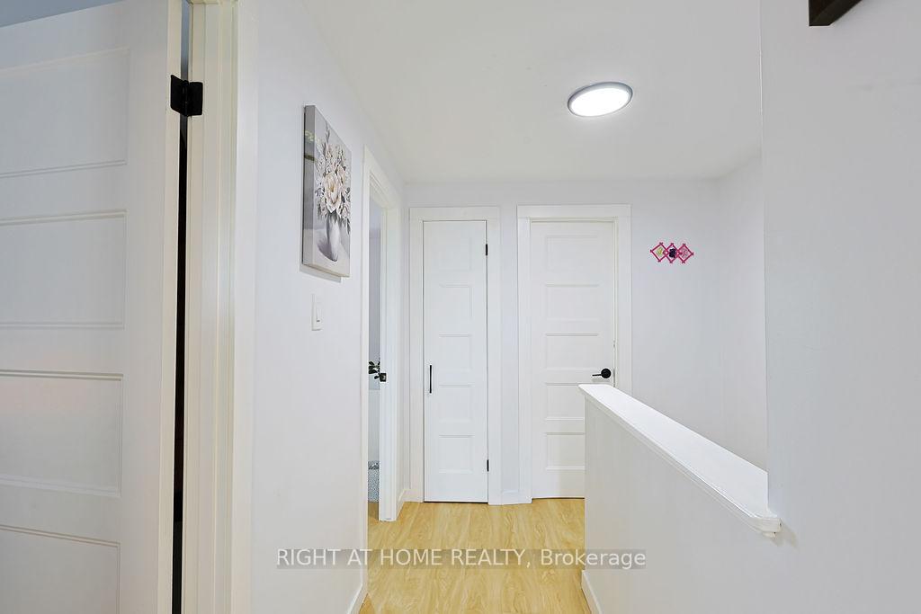 Photo 27 of 208 Admiral Drive, London, East I — HOMEH