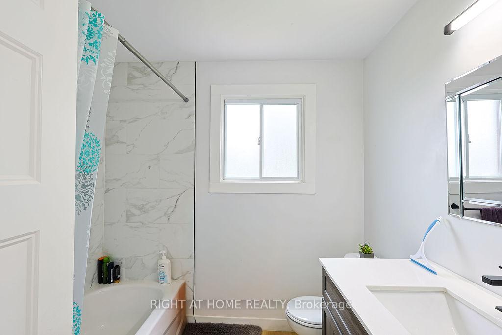 Photo 28 of 208 Admiral Drive, London, East I — HOMEH