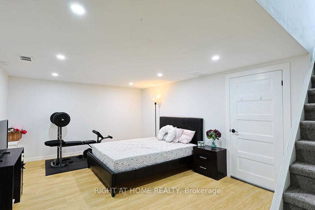 Photo 31 of 208 Admiral Drive, London, East I — HOMEH