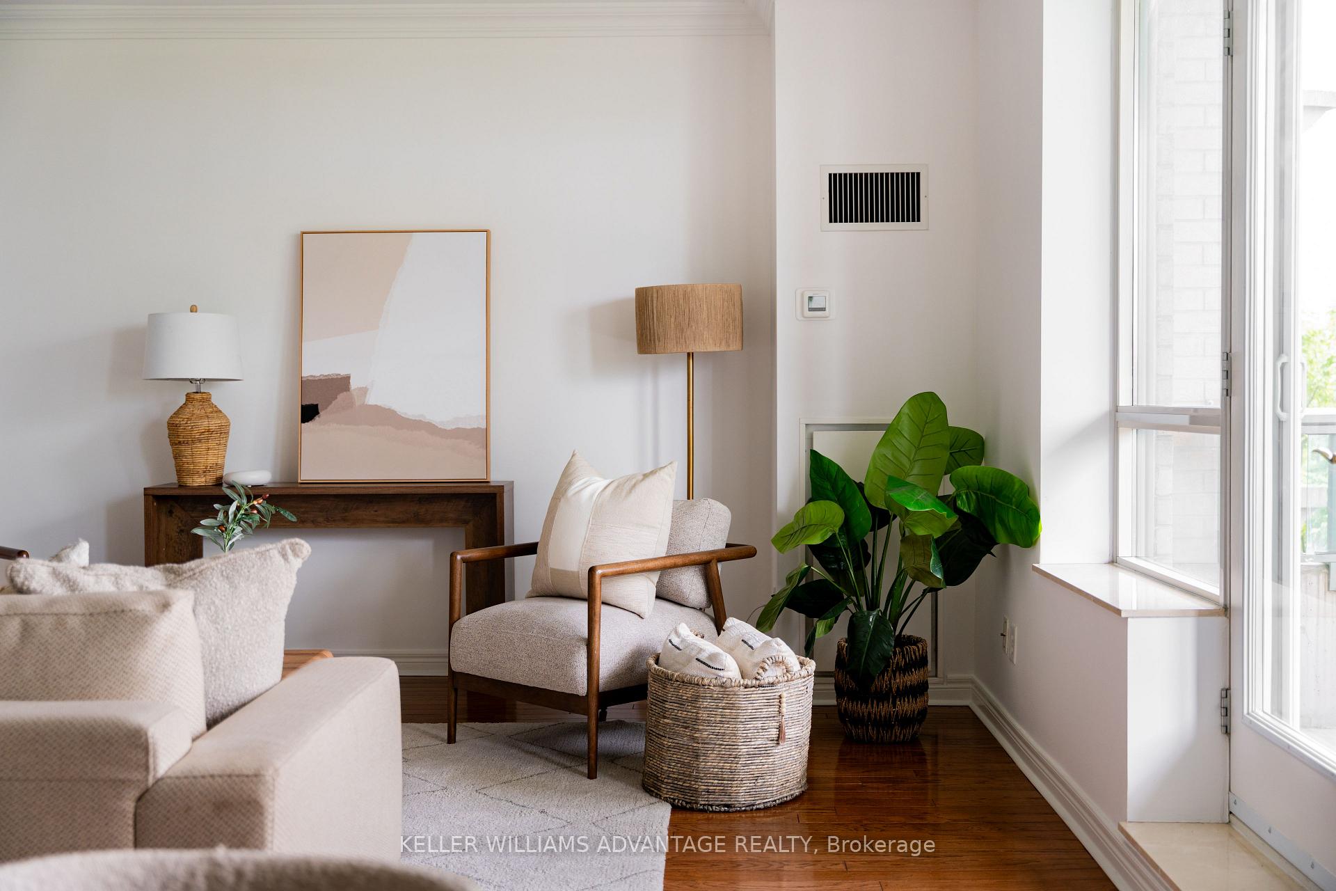 Photo 3 of Unit 321, 9 Boardwalk Drive, Toronto, The Beaches — HOMEH