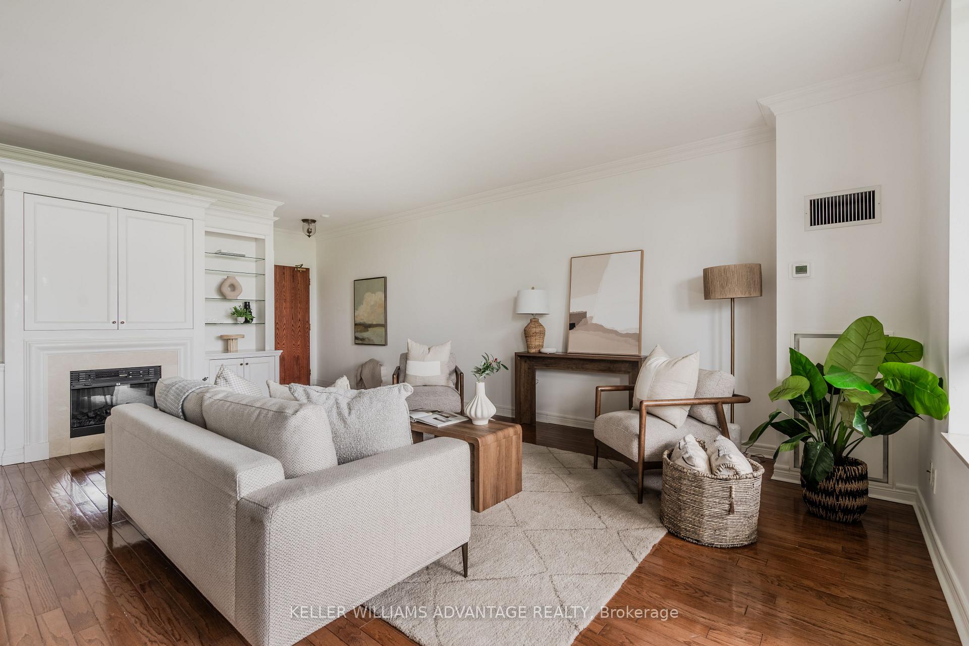 Photo 4 of Unit 321, 9 Boardwalk Drive, Toronto, The Beaches — HOMEH
