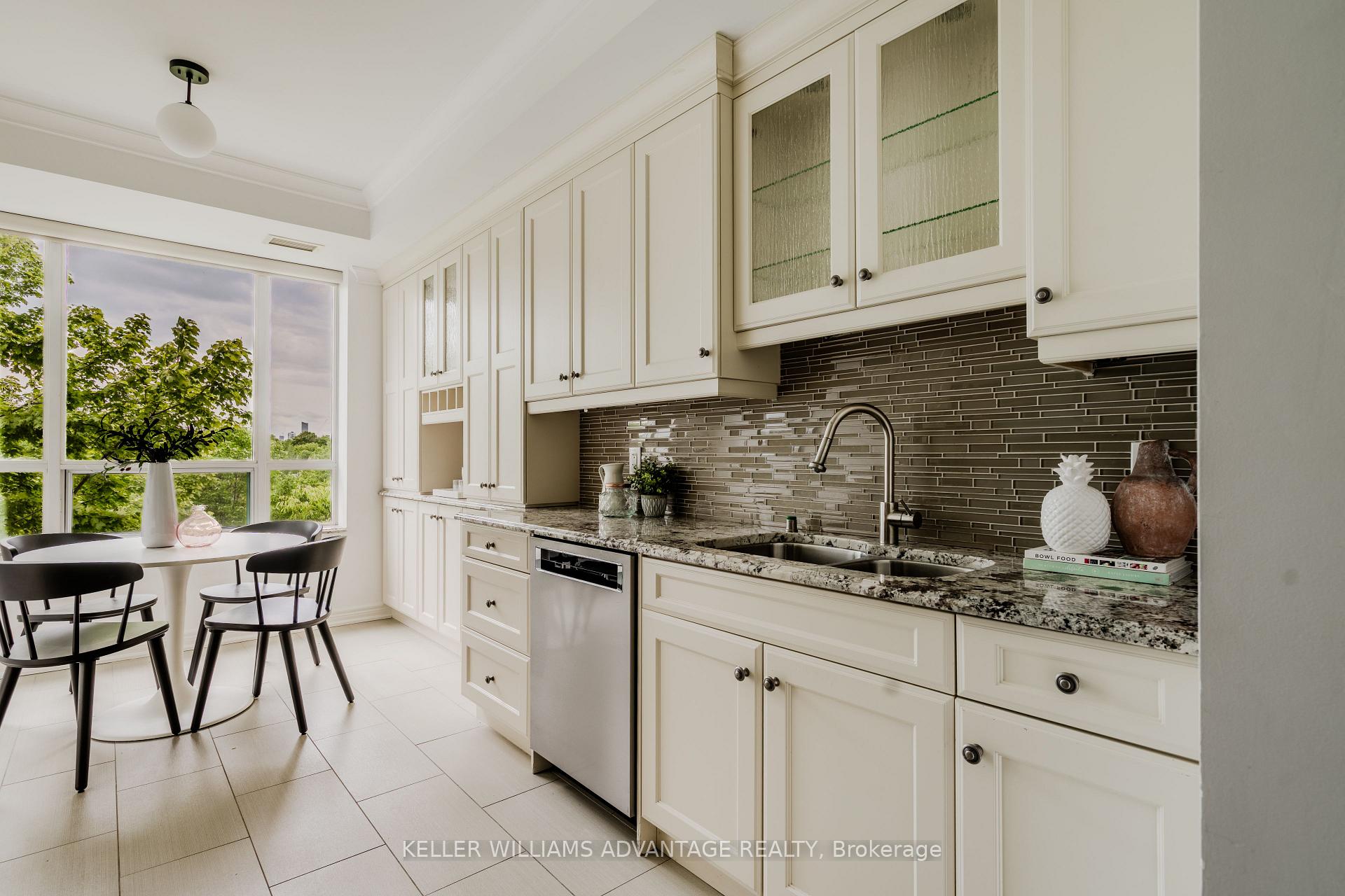 Photo 9 of Unit 321, 9 Boardwalk Drive, Toronto, The Beaches — HOMEH