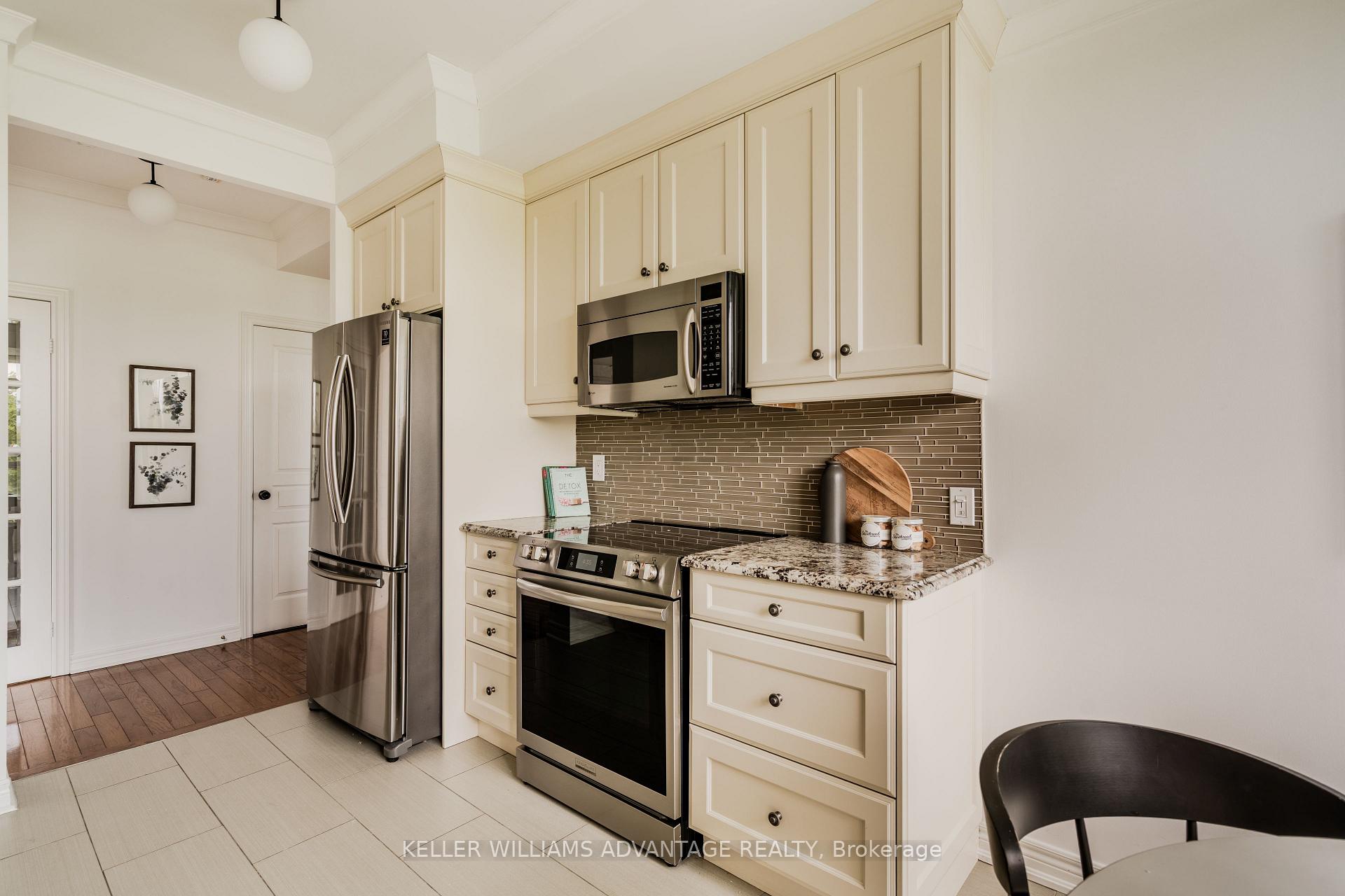 Photo 10 of Unit 321, 9 Boardwalk Drive, Toronto, The Beaches — HOMEH