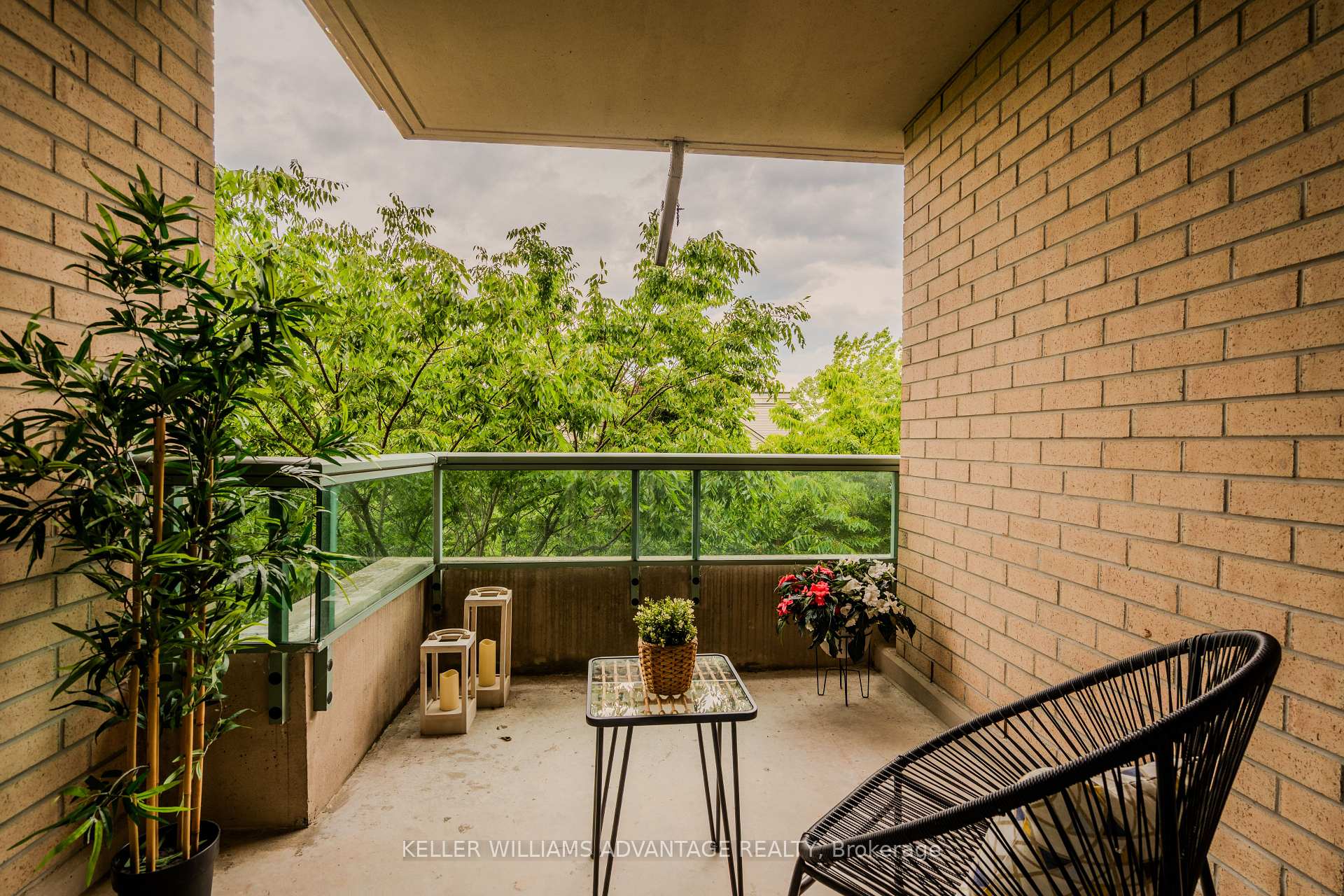 Photo 14 of Unit 321, 9 Boardwalk Drive, Toronto, The Beaches — HOMEH