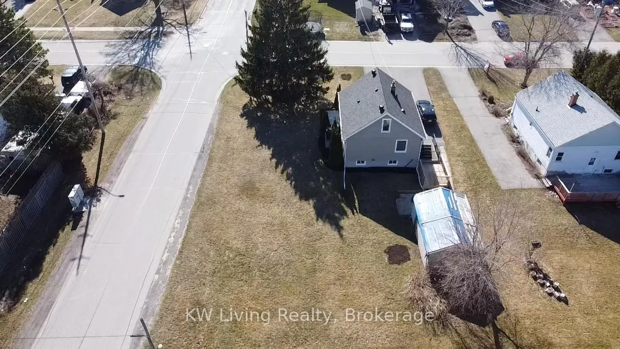 Photo 3 of 601 Perry Street, Whitby, Downtown Whitby — HOMEH