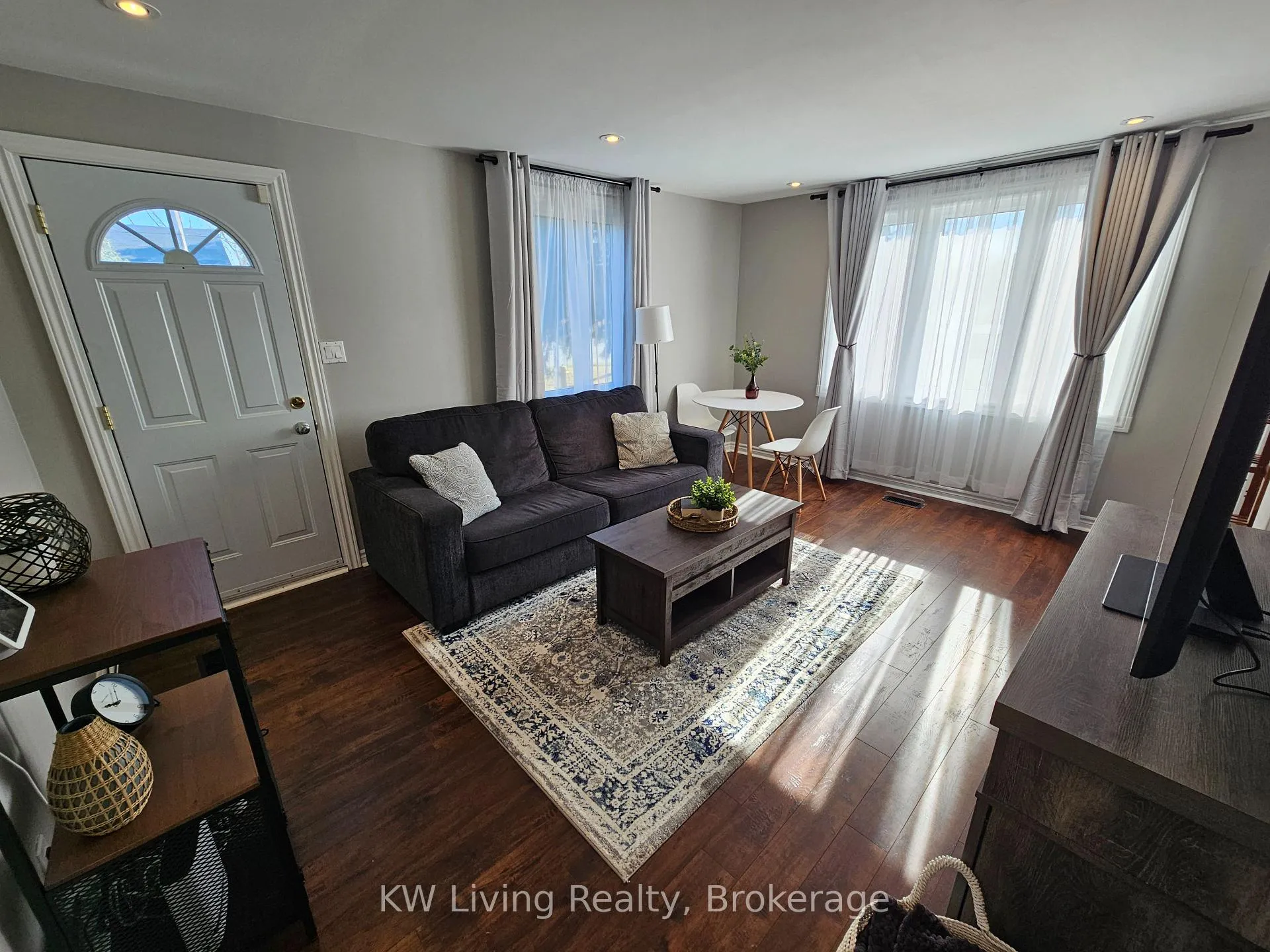 Photo 8 of 601 Perry Street, Whitby, Downtown Whitby — HOMEH
