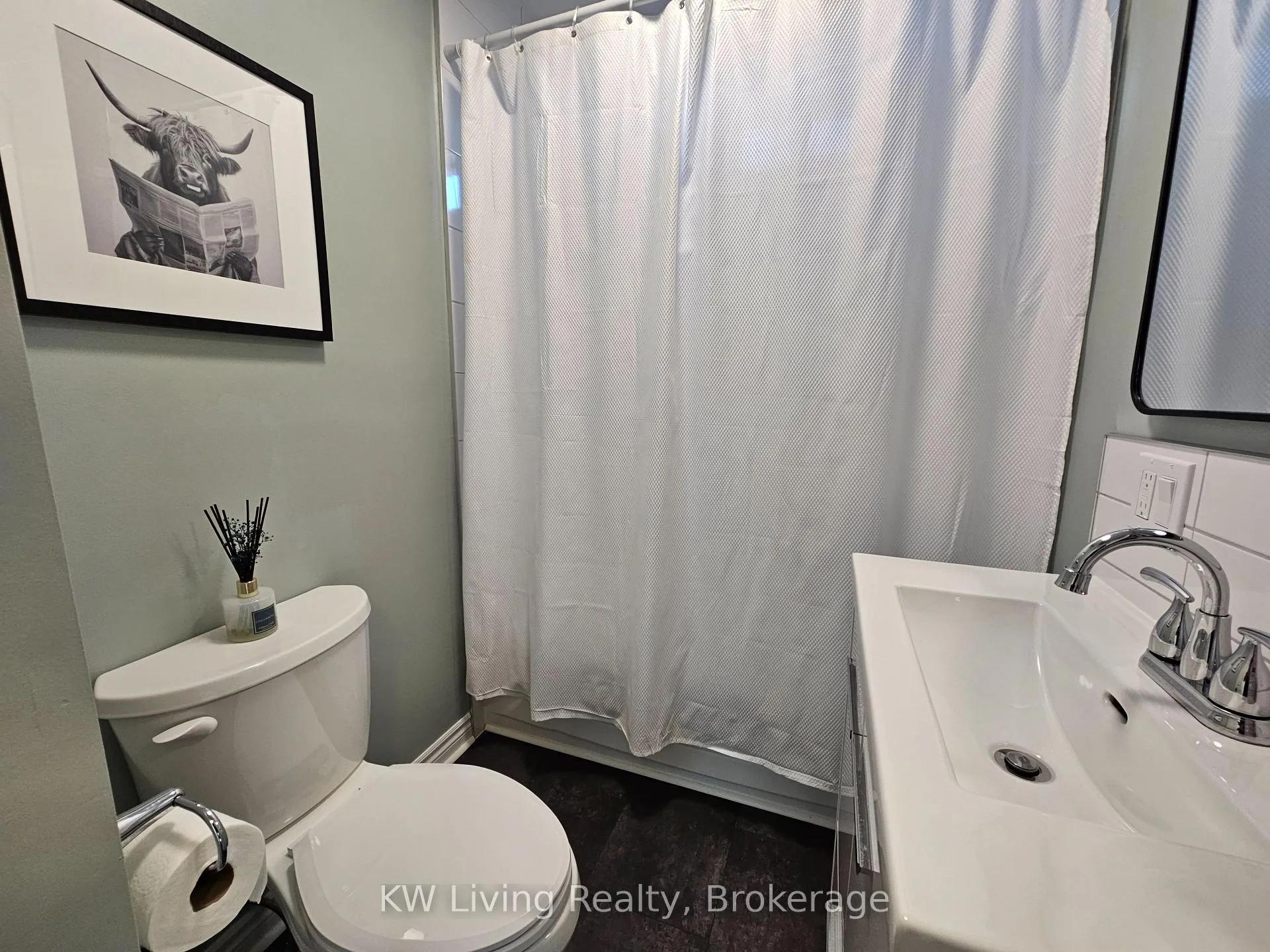 Photo 14 of 601 Perry Street, Whitby, Downtown Whitby — HOMEH