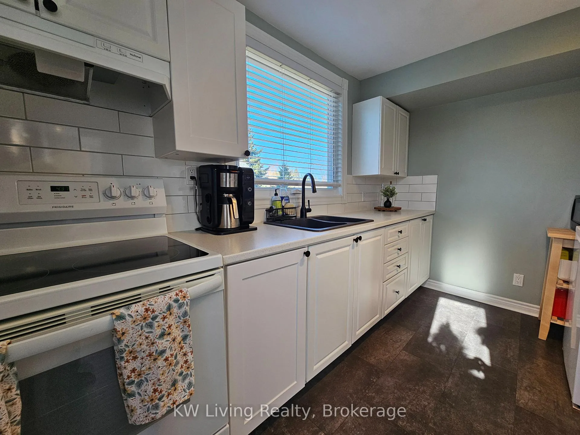 Photo 15 of 601 Perry Street, Whitby, Downtown Whitby — HOMEH