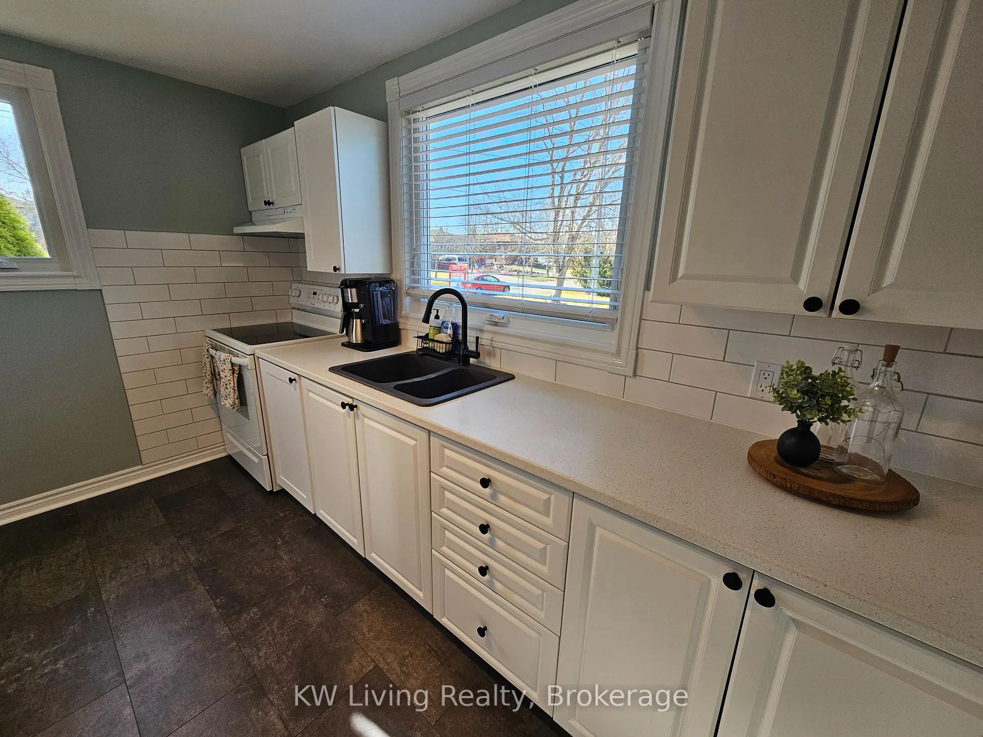 Photo 16 of 601 Perry Street, Whitby, Downtown Whitby — HOMEH