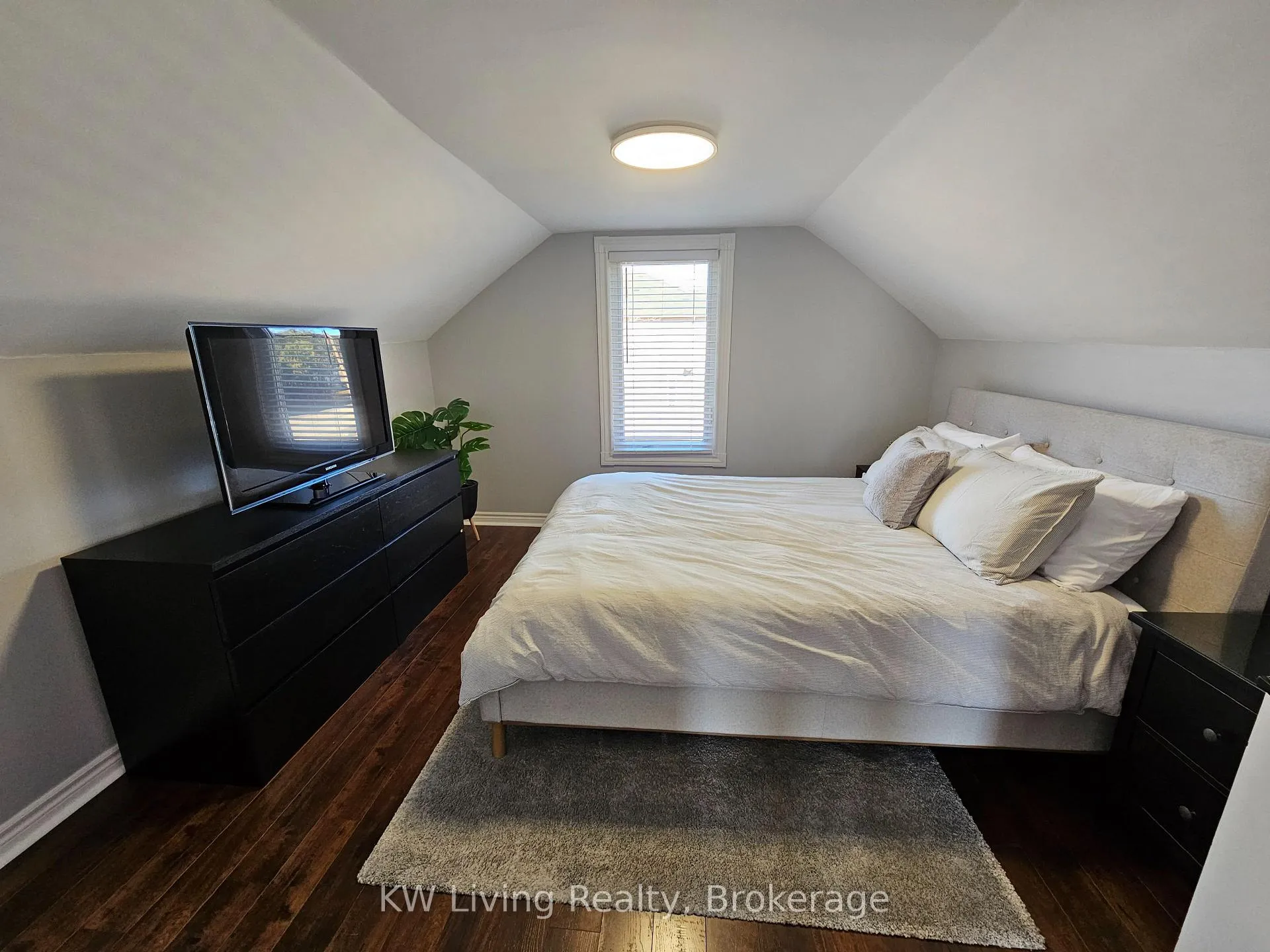 Photo 19 of 601 Perry Street, Whitby, Downtown Whitby — HOMEH