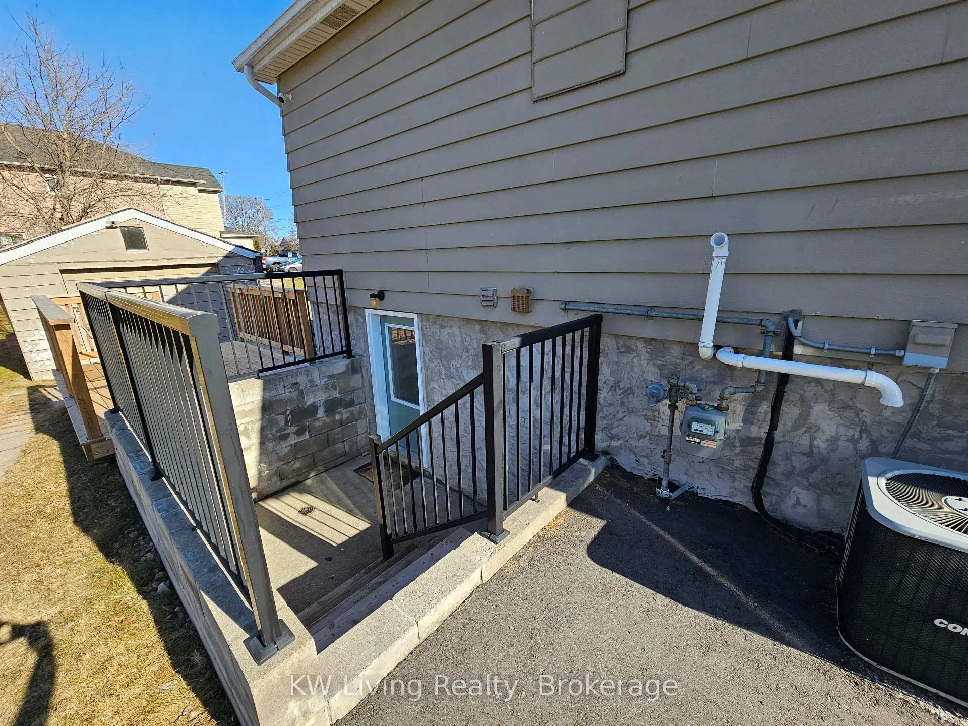 Photo 21 of 601 Perry Street, Whitby, Downtown Whitby — HOMEH