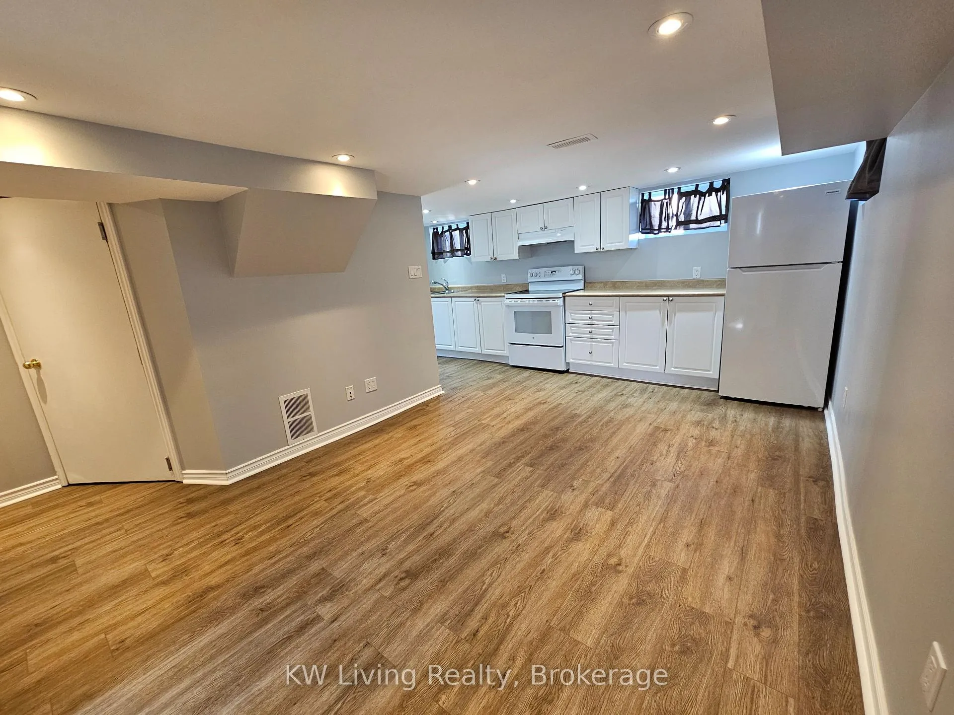 Photo 23 of 601 Perry Street, Whitby, Downtown Whitby — HOMEH