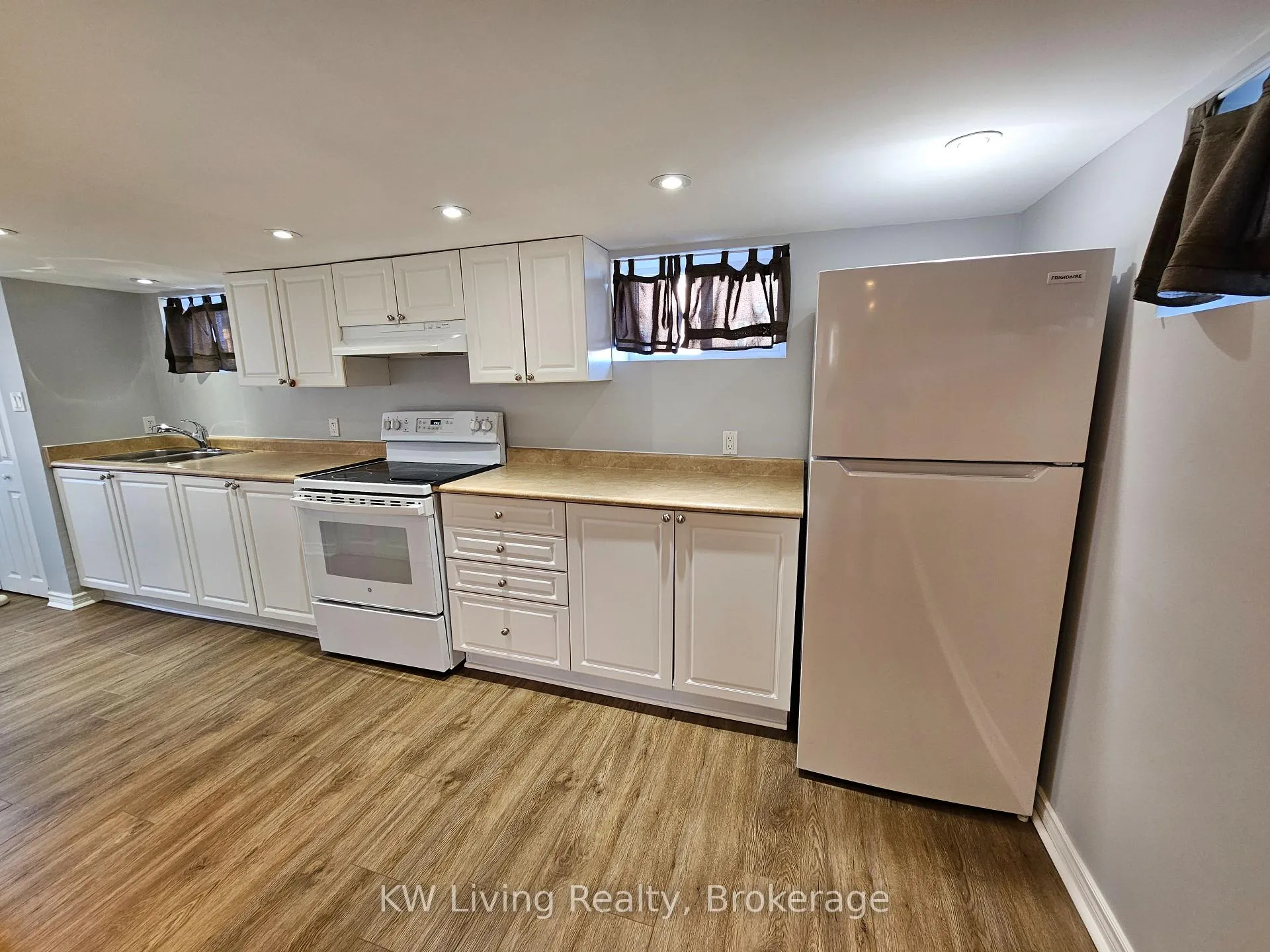 Photo 24 of 601 Perry Street, Whitby, Downtown Whitby — HOMEH