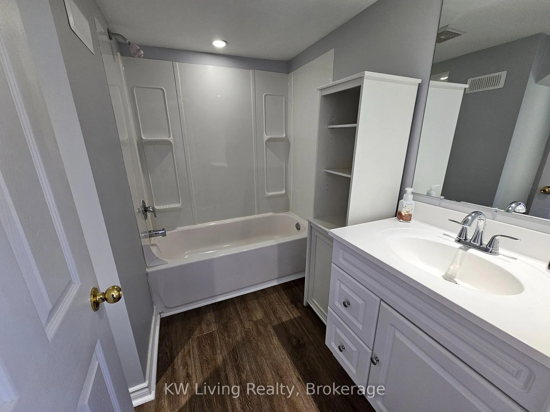 Photo 29 of 601 Perry Street, Whitby, Downtown Whitby — HOMEH