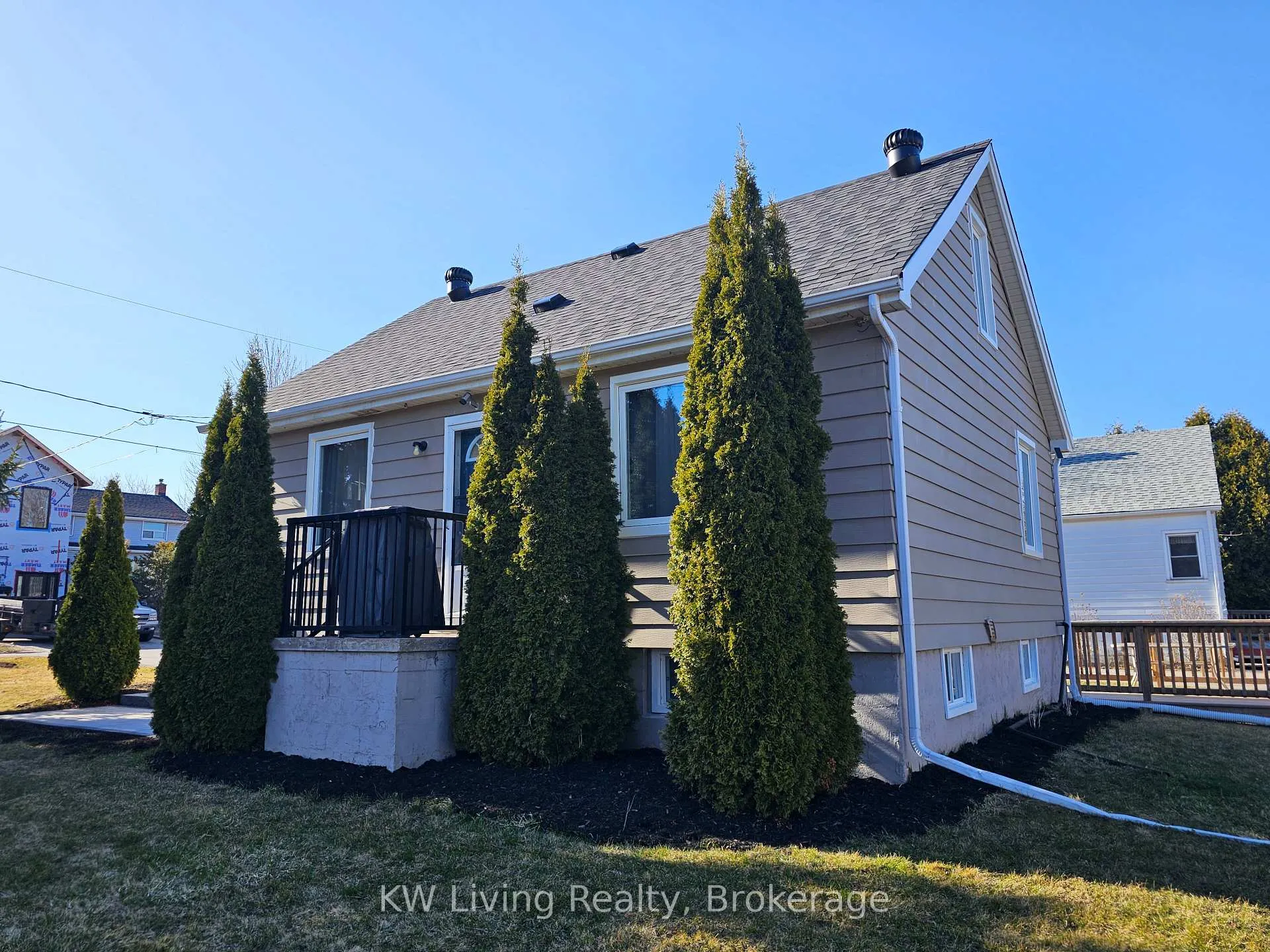 Photo 33 of 601 Perry Street, Whitby, Downtown Whitby — HOMEH