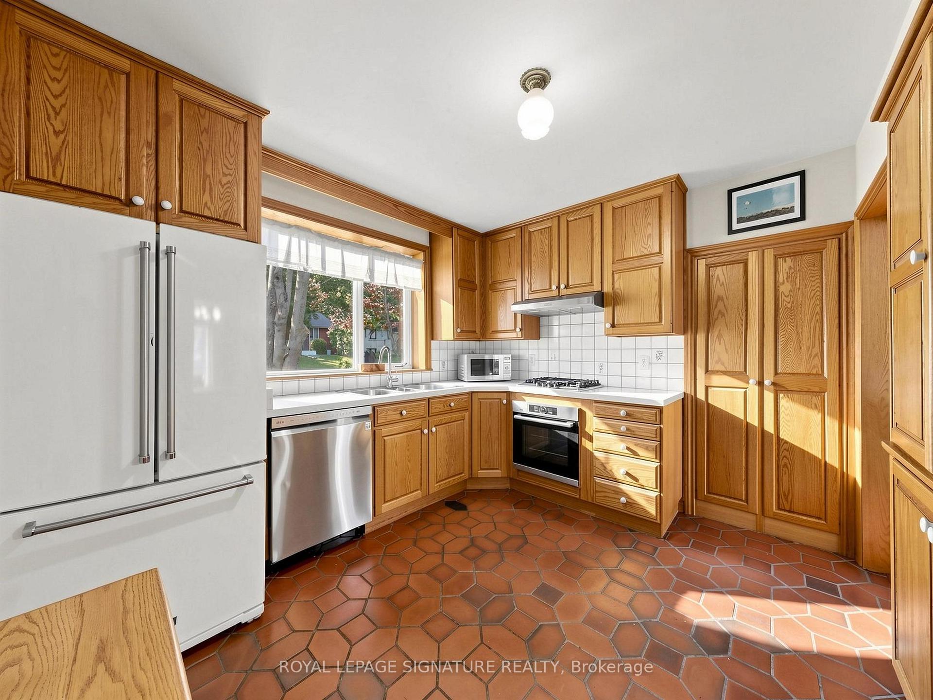Photo 13 of 8 Ternhill Crescent, North York, Banbury-Don Mills — HOMEH
