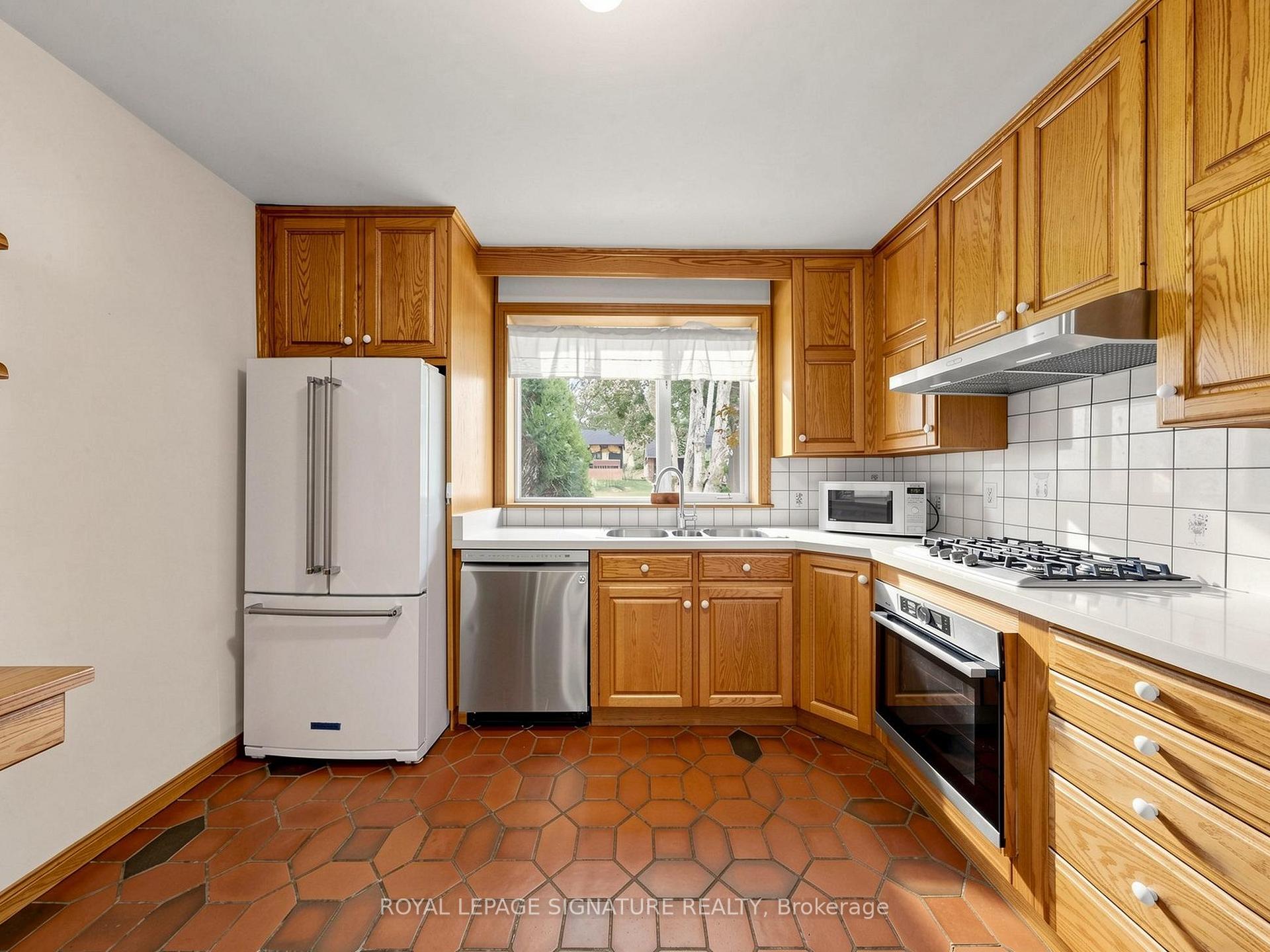 Photo 14 of 8 Ternhill Crescent, North York, Banbury-Don Mills — HOMEH