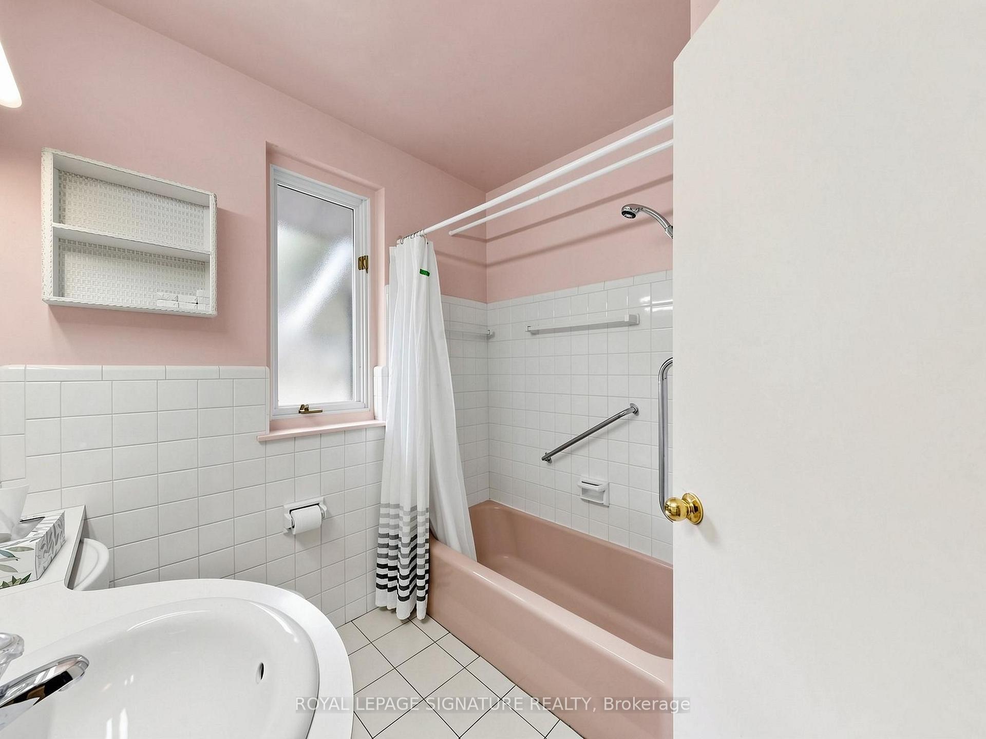 Photo 25 of 8 Ternhill Crescent, North York, Banbury-Don Mills — HOMEH