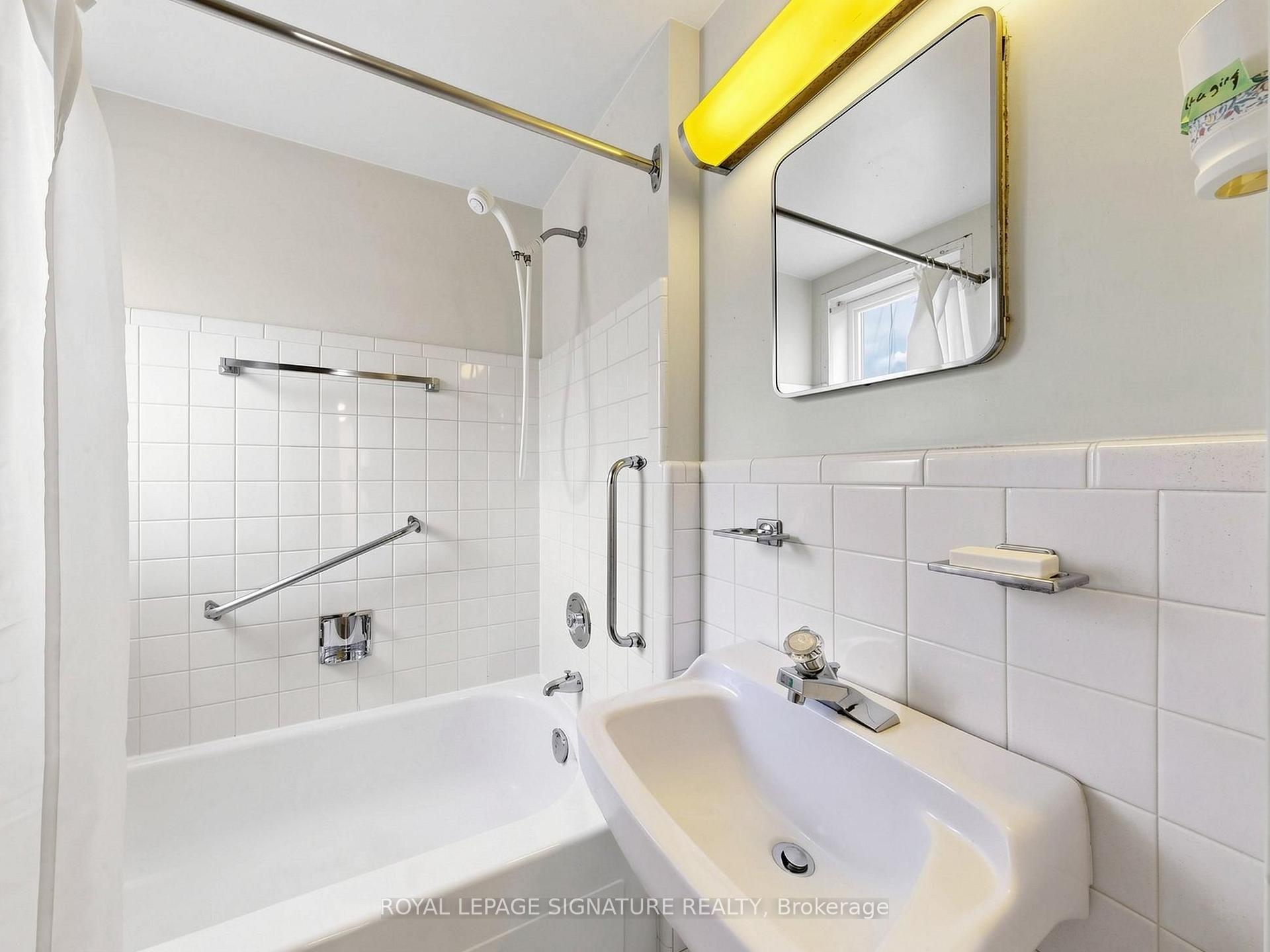Photo 32 of 8 Ternhill Crescent, North York, Banbury-Don Mills — HOMEH