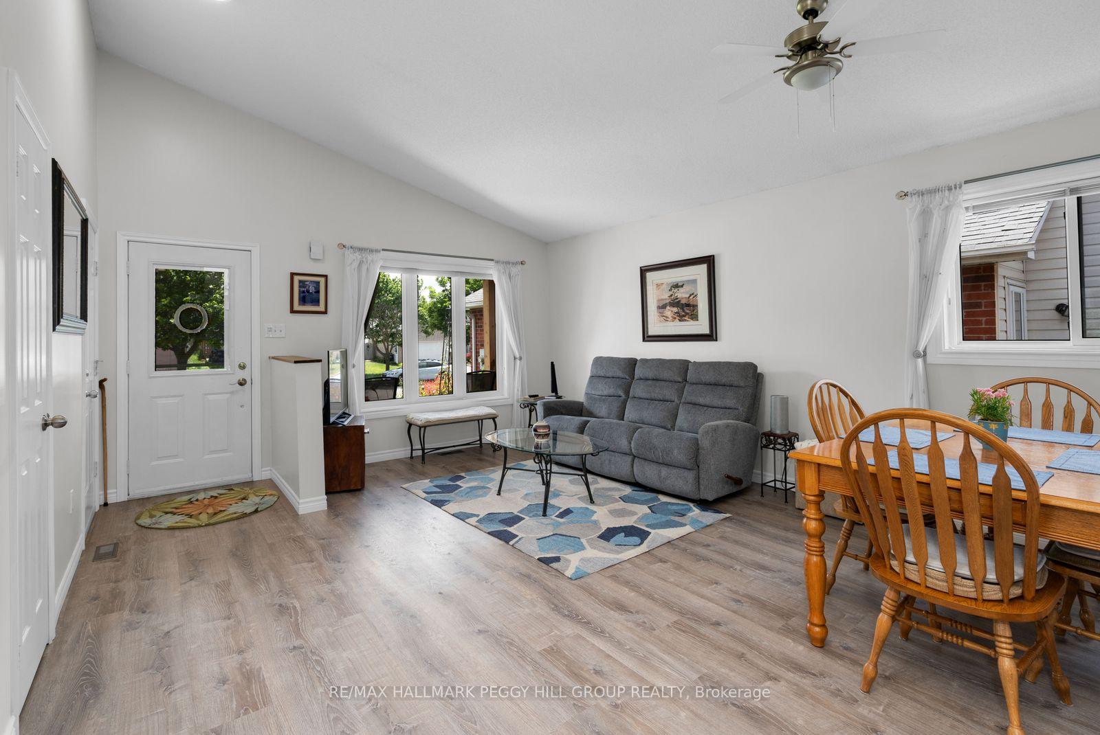 Photo 3 of 18 Draper Crescent, Barrie, Painswick North — HOMEH