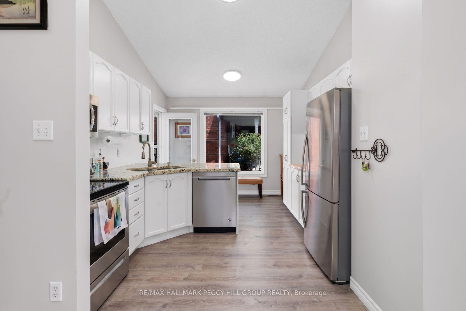 Photo 5 of 18 Draper Crescent, Barrie, Painswick North — HOMEH