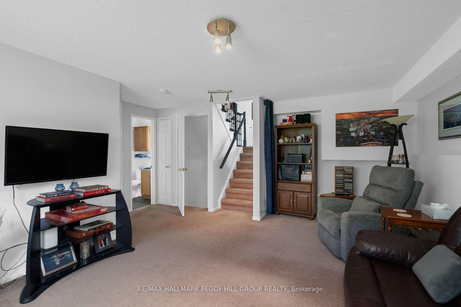 Photo 10 of 18 Draper Crescent, Barrie, Painswick North — HOMEH