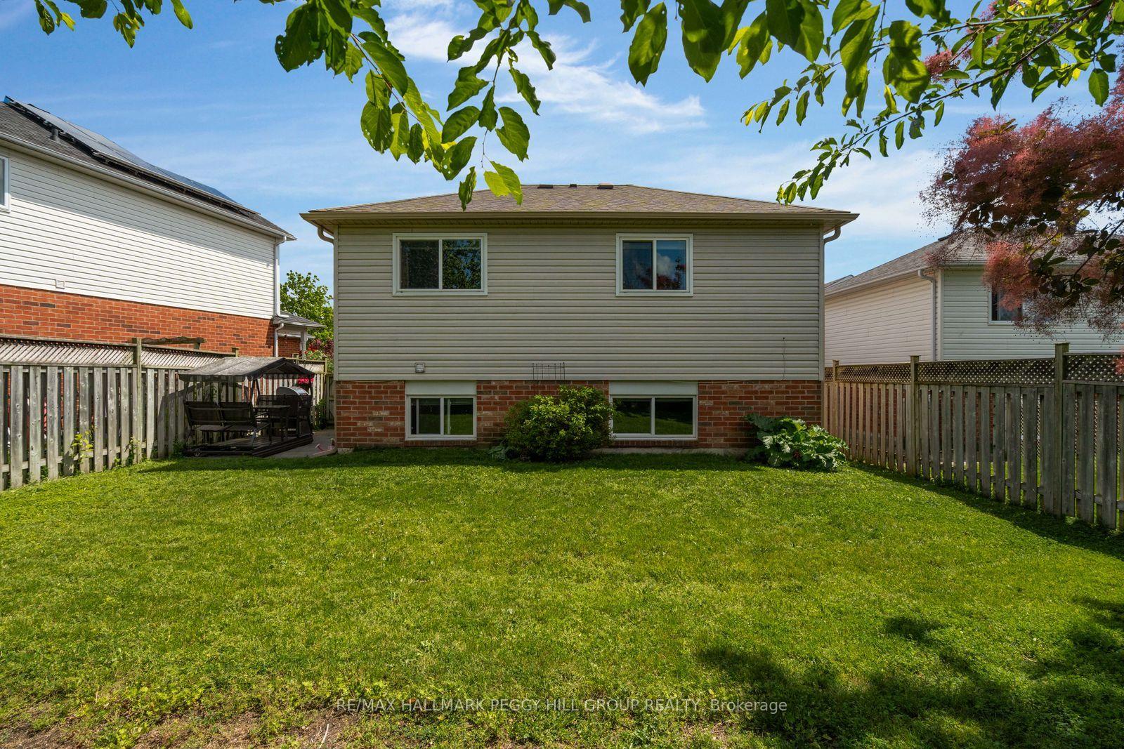 Photo 17 of 18 Draper Crescent, Barrie, Painswick North — HOMEH