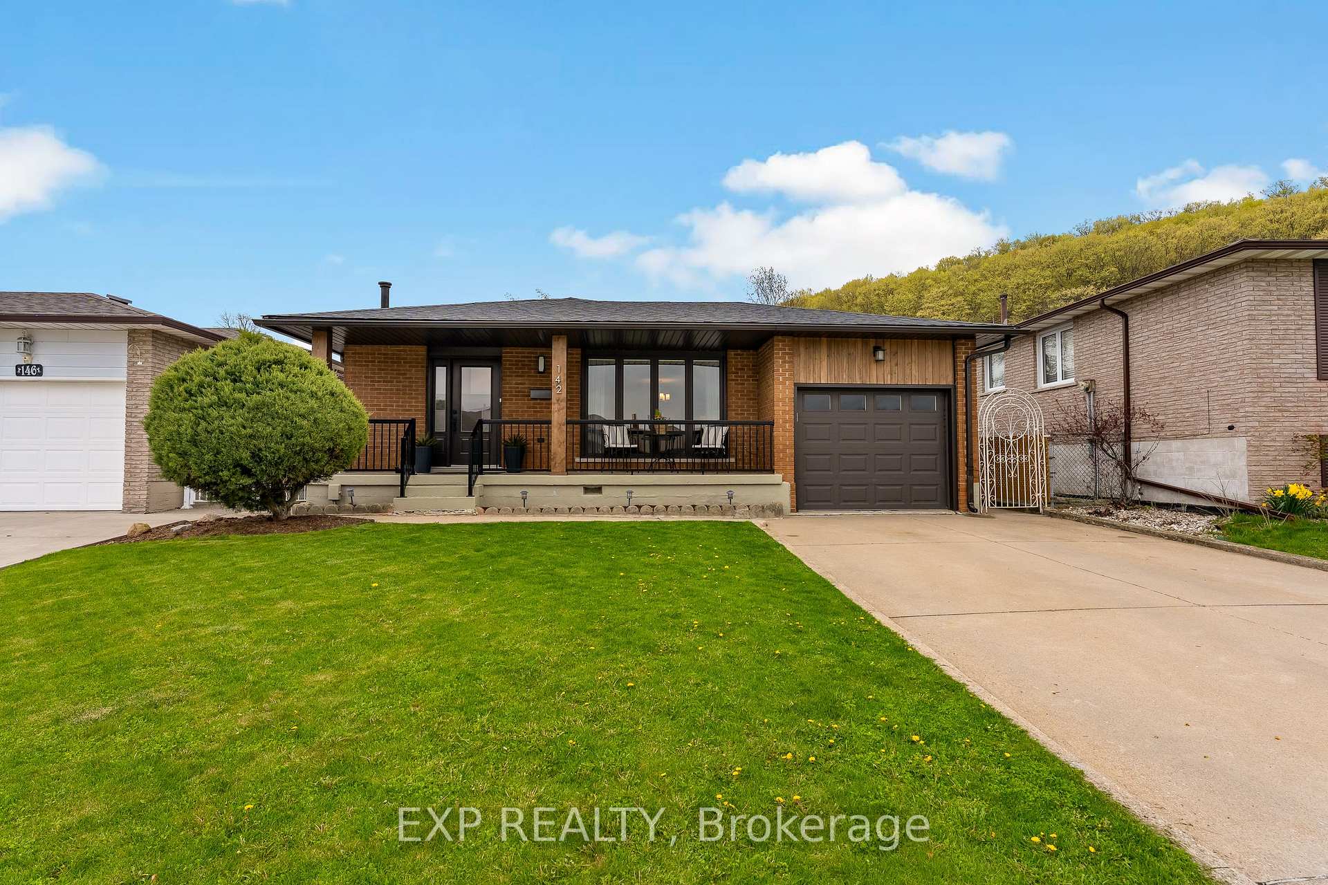 Photo 2 of 142 Marcella Crescent, Hamilton, Gershome — HOMEH