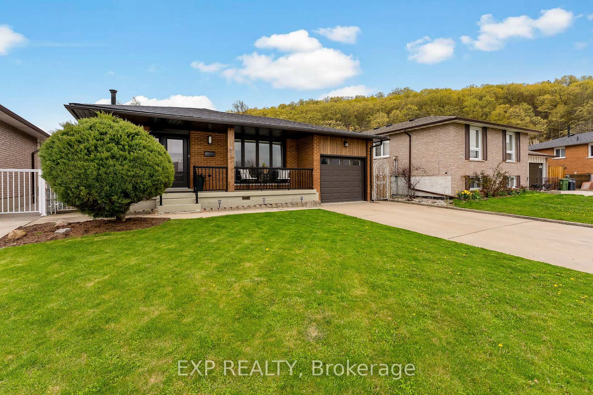 Photo 3 of 142 Marcella Crescent, Hamilton, Gershome — HOMEH