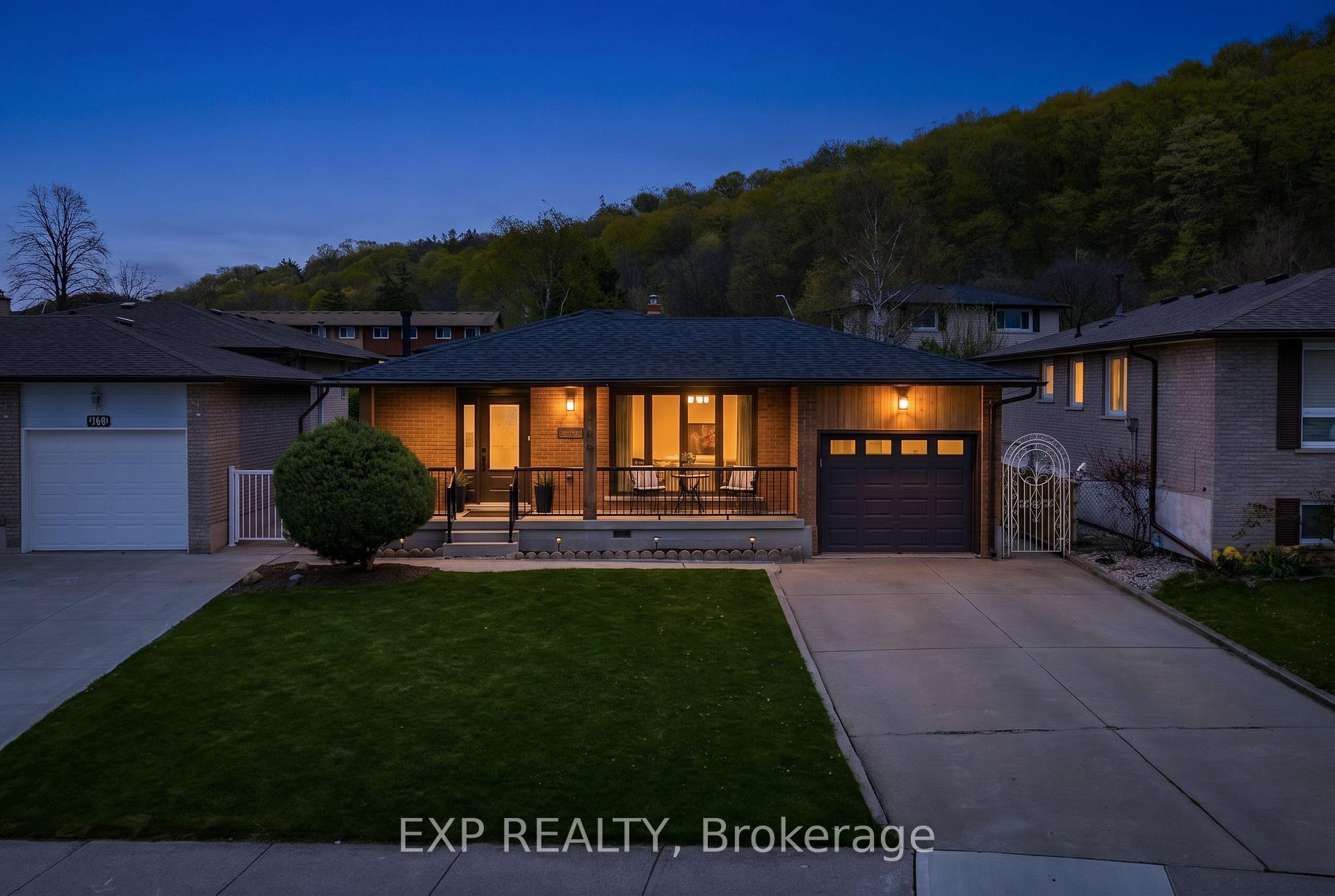 Photo 4 of 142 Marcella Crescent, Hamilton, Gershome — HOMEH