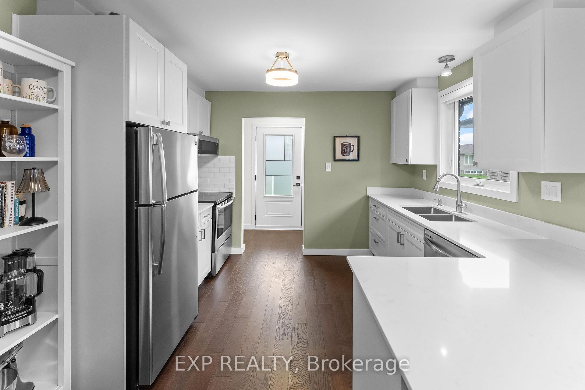 Photo 7 of 142 Marcella Crescent, Hamilton, Gershome — HOMEH