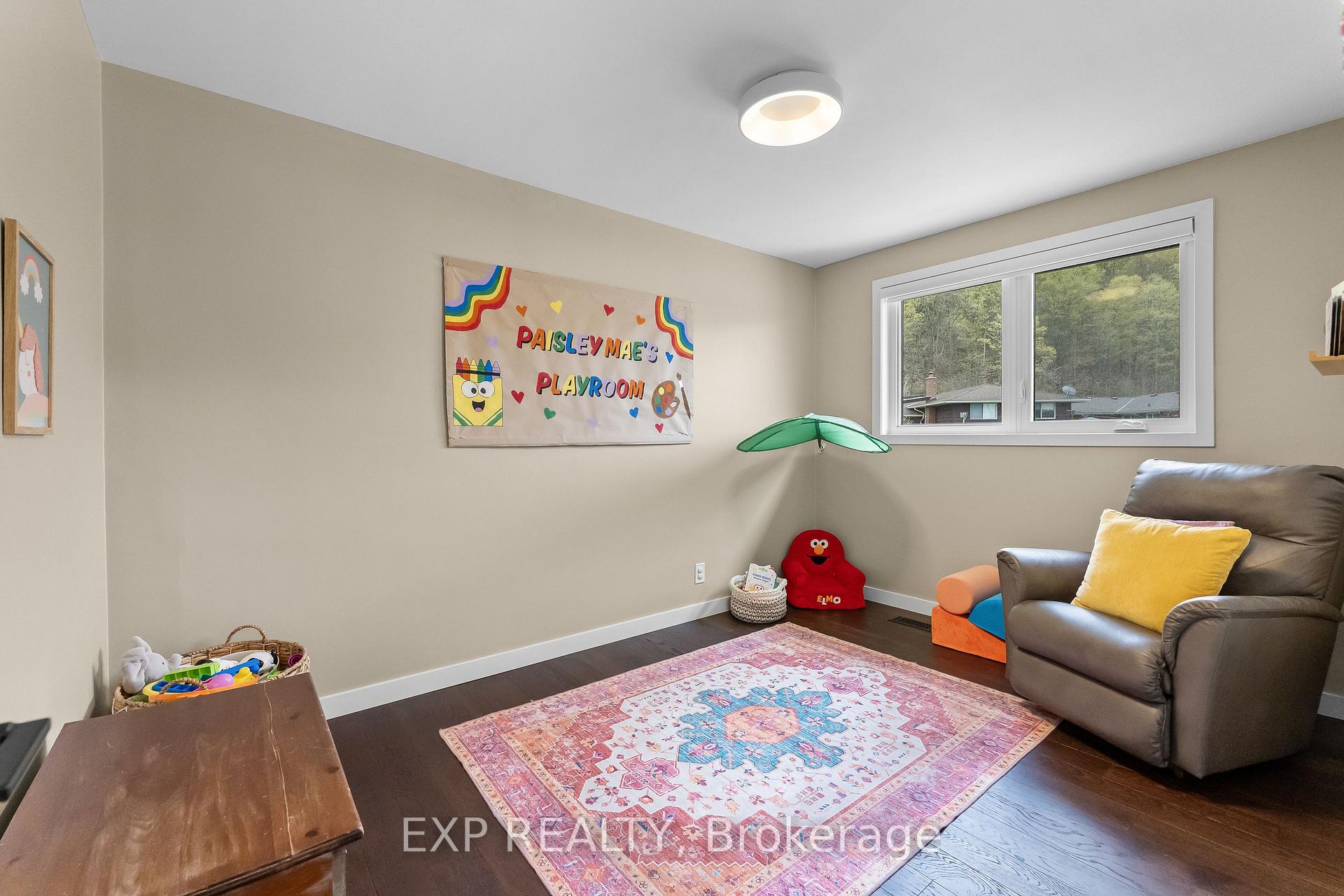 Photo 24 of 142 Marcella Crescent, Hamilton, Gershome — HOMEH
