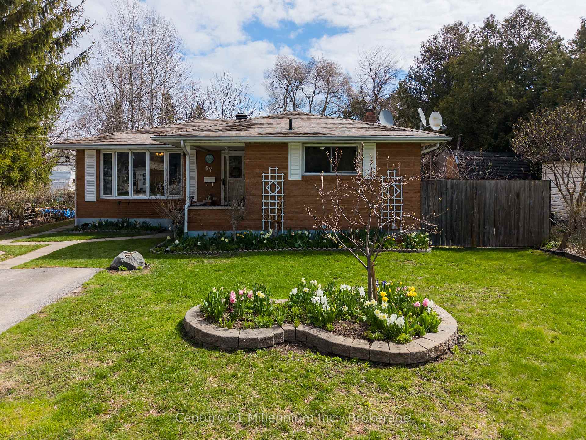 Photo 3 of 67 East Street E, Collingwood — HOMEH