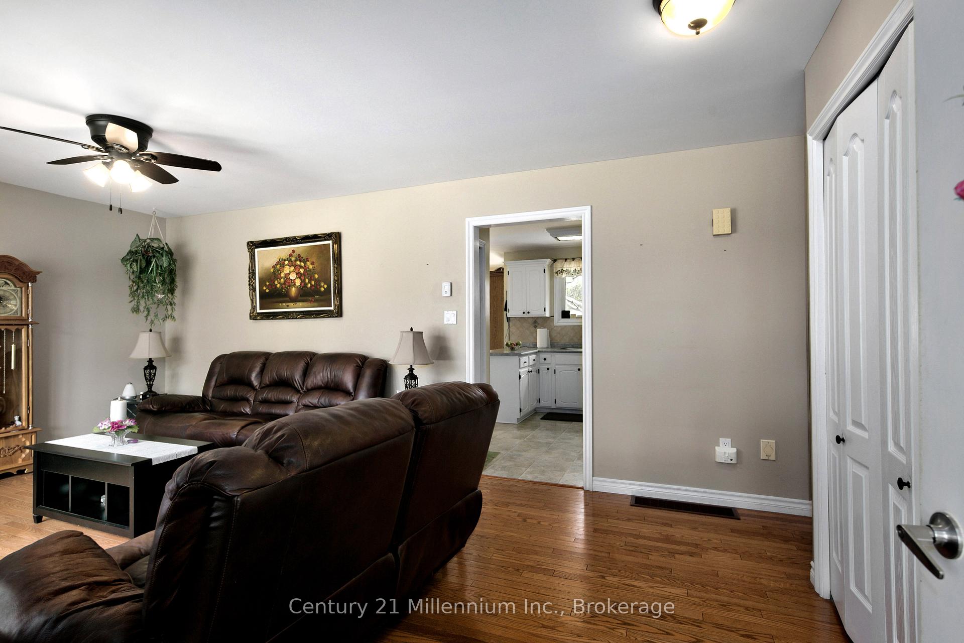Photo 5 of 67 East Street E, Collingwood — HOMEH