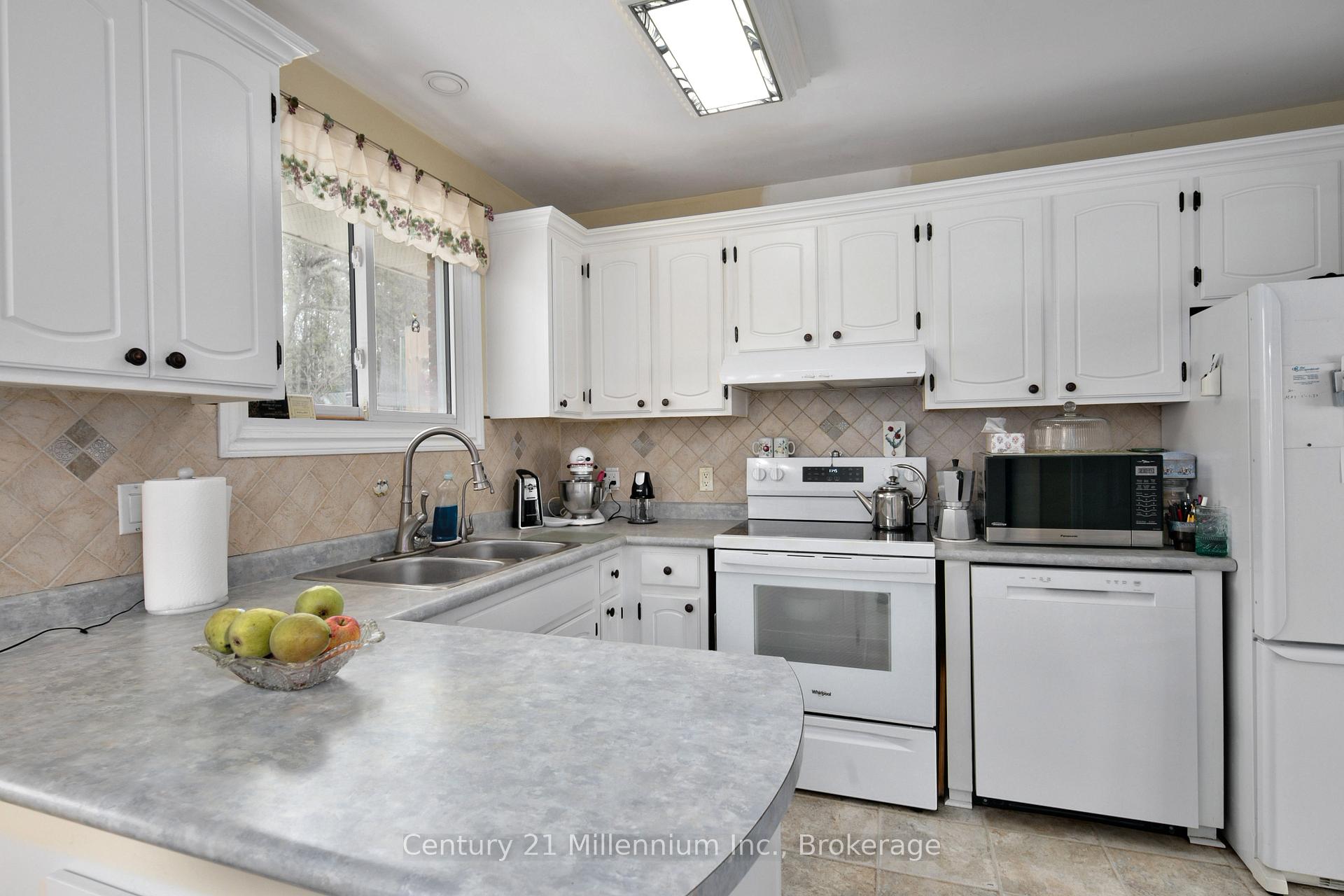 Photo 10 of 67 East Street E, Collingwood — HOMEH