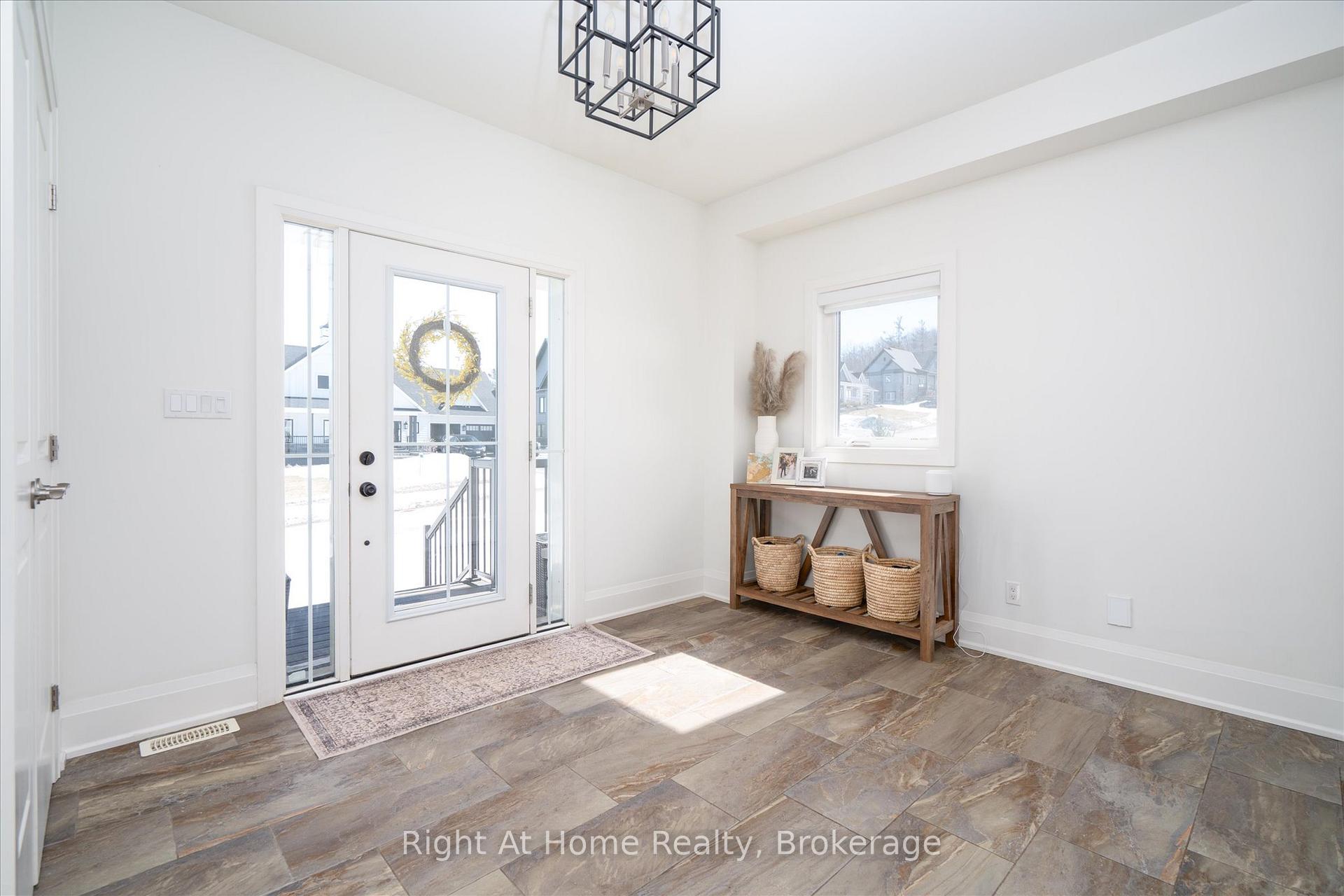 Photo 5 of 16 Gelderland Crescent, Oro-Medonte, Rural Oro-Medonte — HOMEH