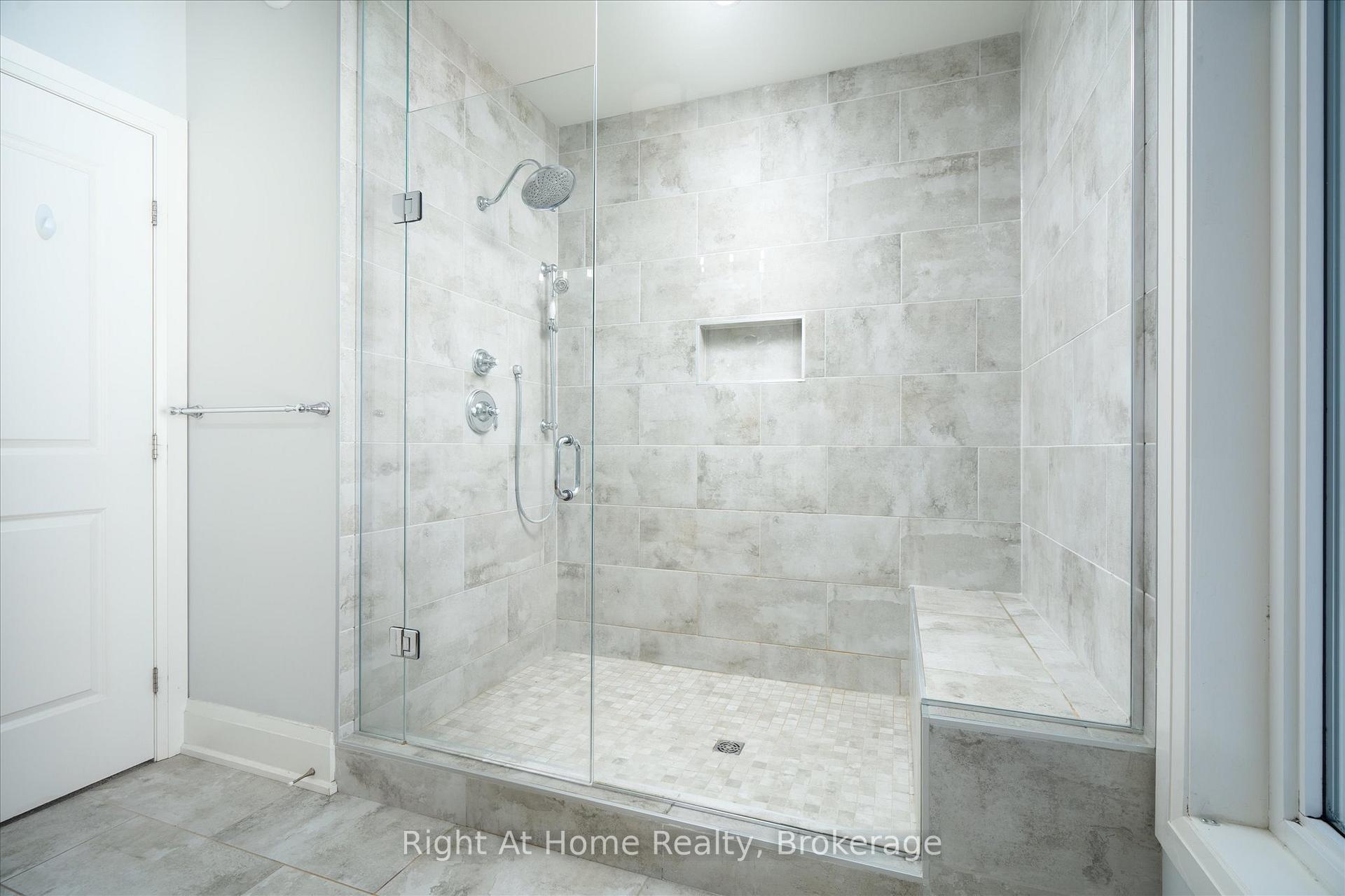 Photo 19 of 16 Gelderland Crescent, Oro-Medonte, Rural Oro-Medonte — HOMEH