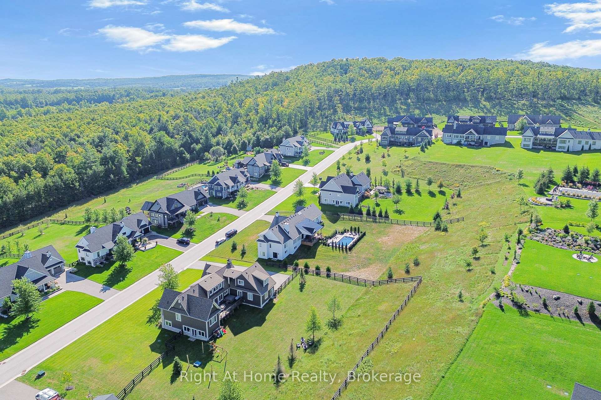 Photo 45 of 16 Gelderland Crescent, Oro-Medonte, Rural Oro-Medonte — HOMEH
