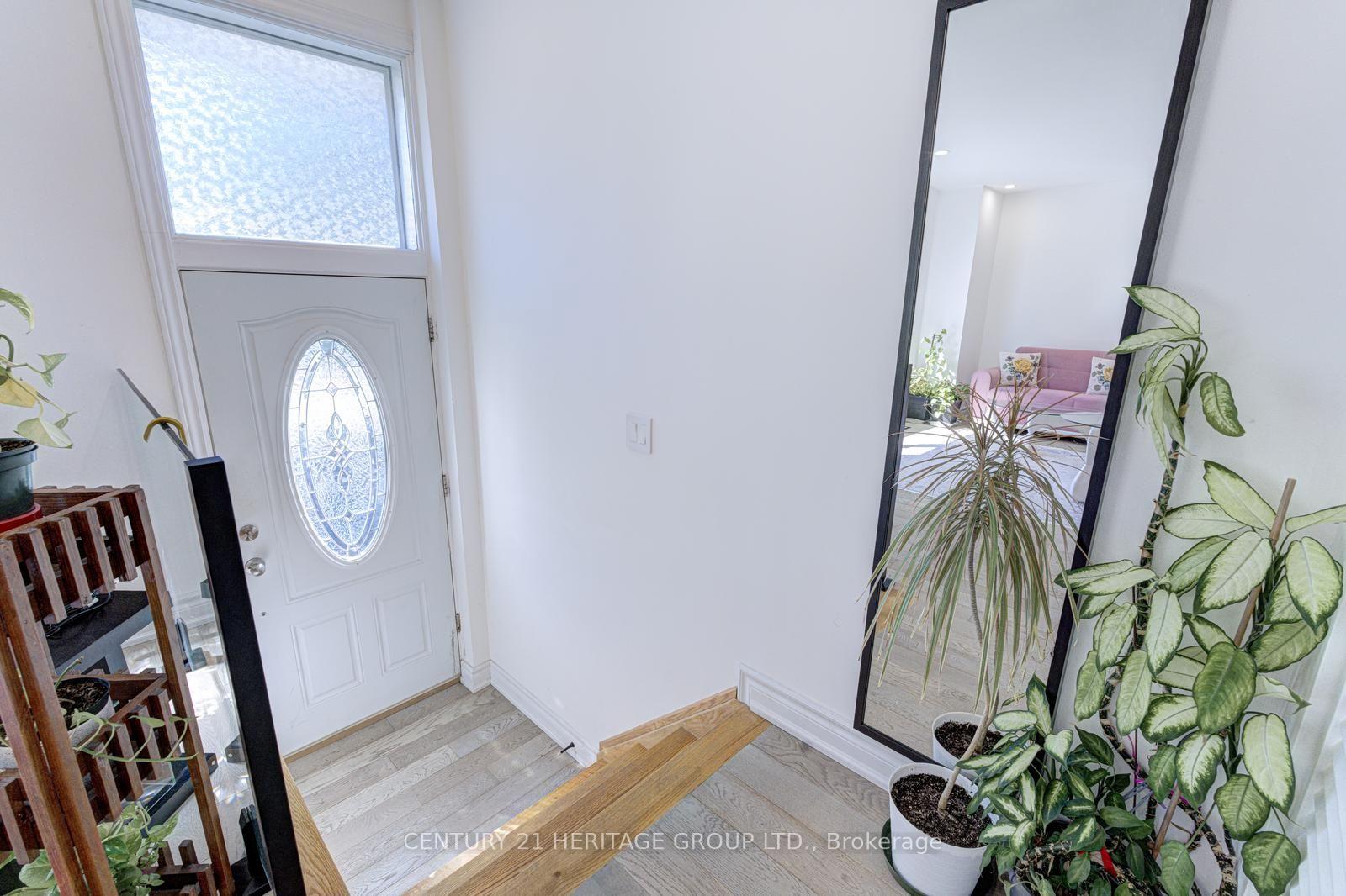 Photo 8 of 117 Marbury Crescent, North York, Parkwoods-Donalda — HOMEH