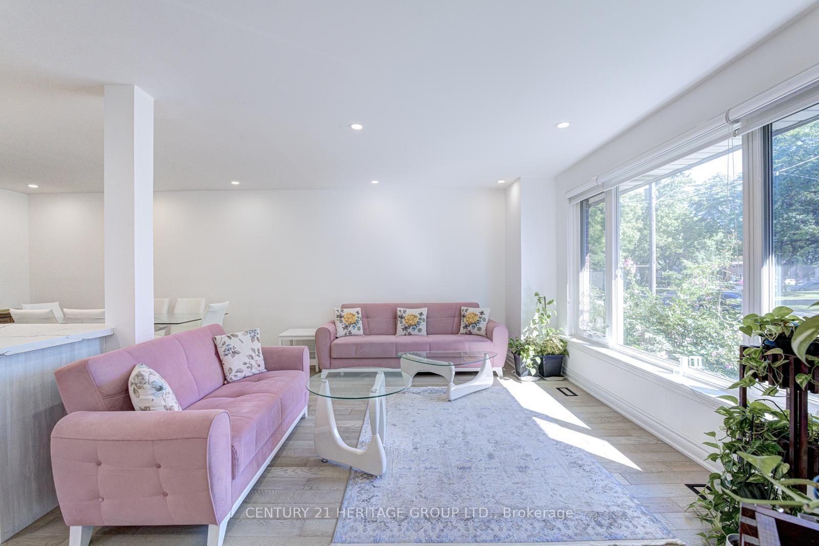 Photo 10 of 117 Marbury Crescent, North York, Parkwoods-Donalda — HOMEH